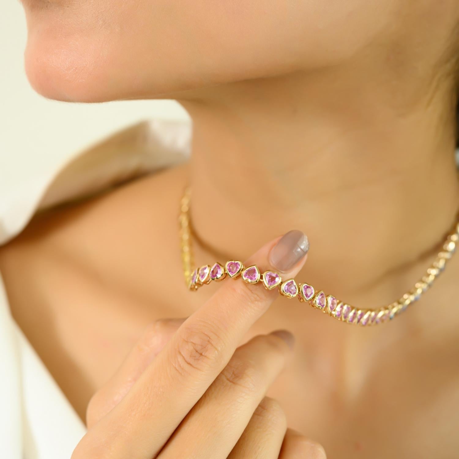 26,06 Ct. Collar de Tenis Largo con Zafiro Múltiple en Forma de Corazón en Oro Amarillo de 14k Corte de corazón en venta