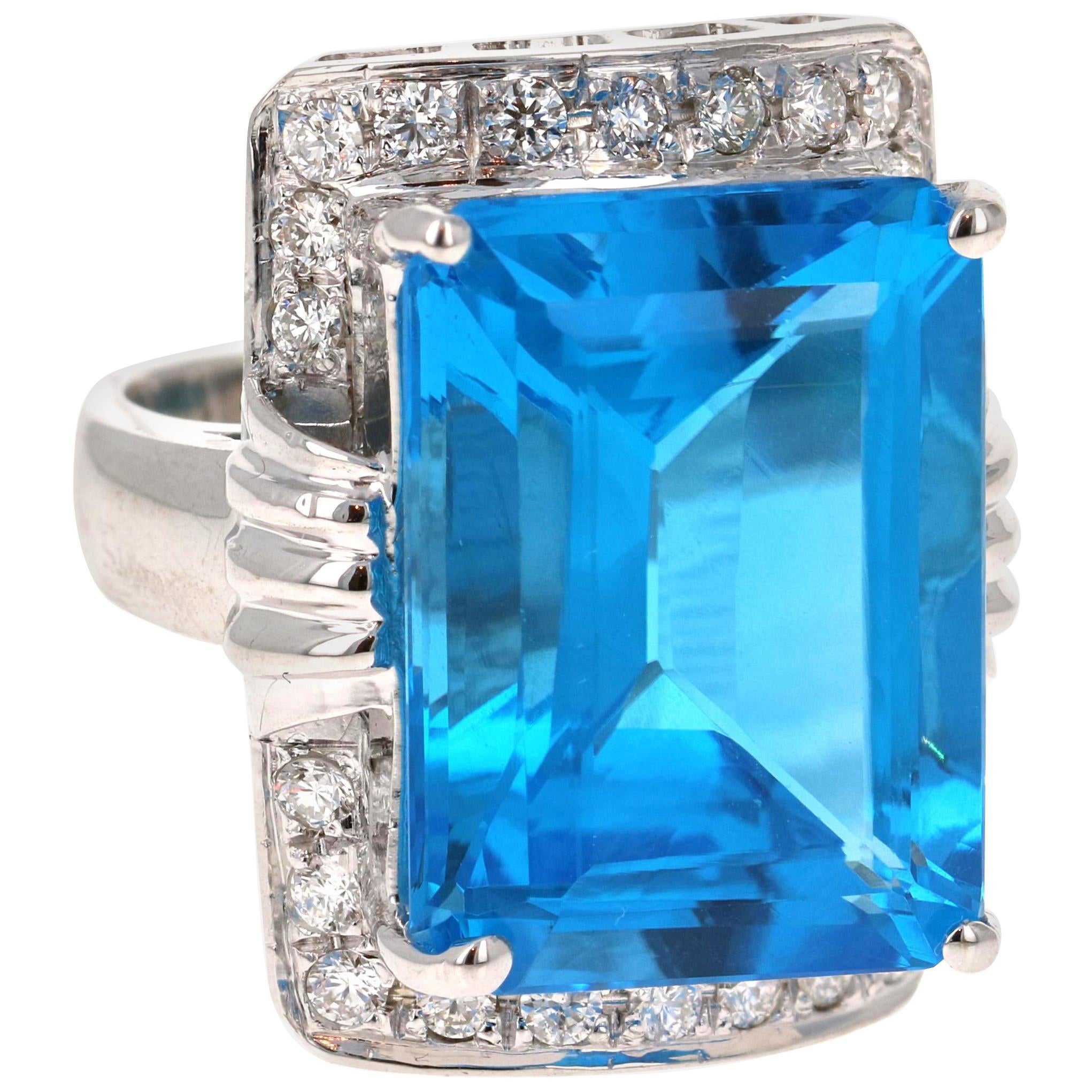 26,07 Carati Taglio Smeraldo Topazio Blu Diamante Anello Cocktail in Oro Bianco