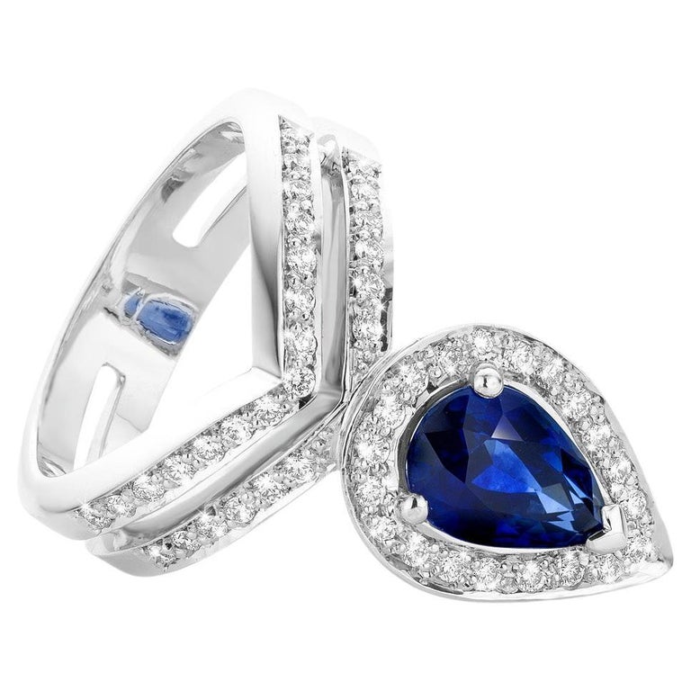 One of a kind “Reese” ring in 18K white gold 10,6g set with 1 natural, eyeclean, Ceylon blue sapphire in pear cut 2,60Ct and diamonds in brilliant cut 0,46Ct (VVS-F quality).

Because every sapphire has his own color, every piece of the “Reese”
