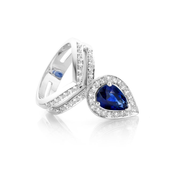 Pear Cut 2,60Ct Ceylon Blue Sapphire 18K Diamond 0,46Ct VVS-F Coctail Engagement Ring For Sale
