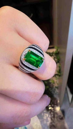 2.60CT Green Emerald Ring in 18K Gold & Pavé Diamonds