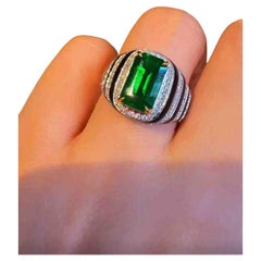2.60CT Green Emerald Ring in 18K Gold & Pavé Diamonds