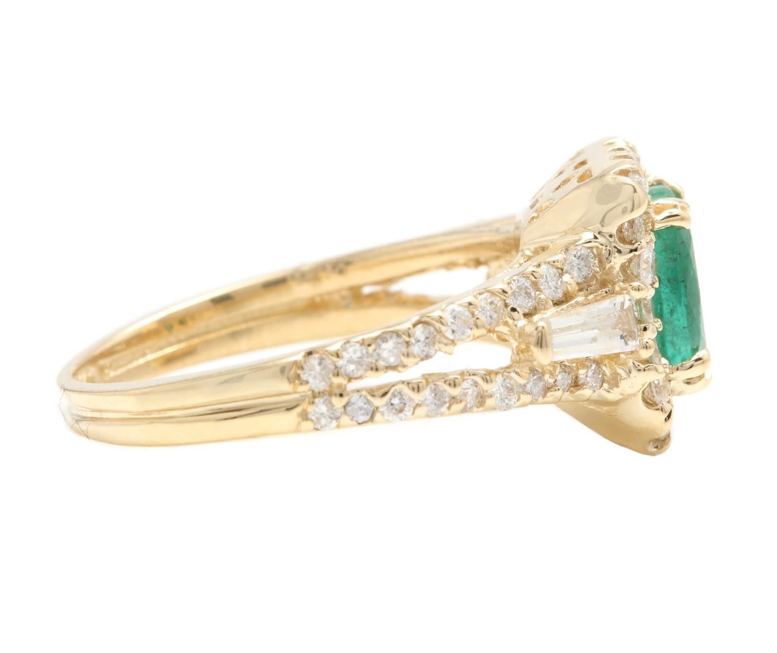 Mixed Cut 2.60ct Natural Emerald & Diamond 18k Solid Yellow Gold Ring For Sale