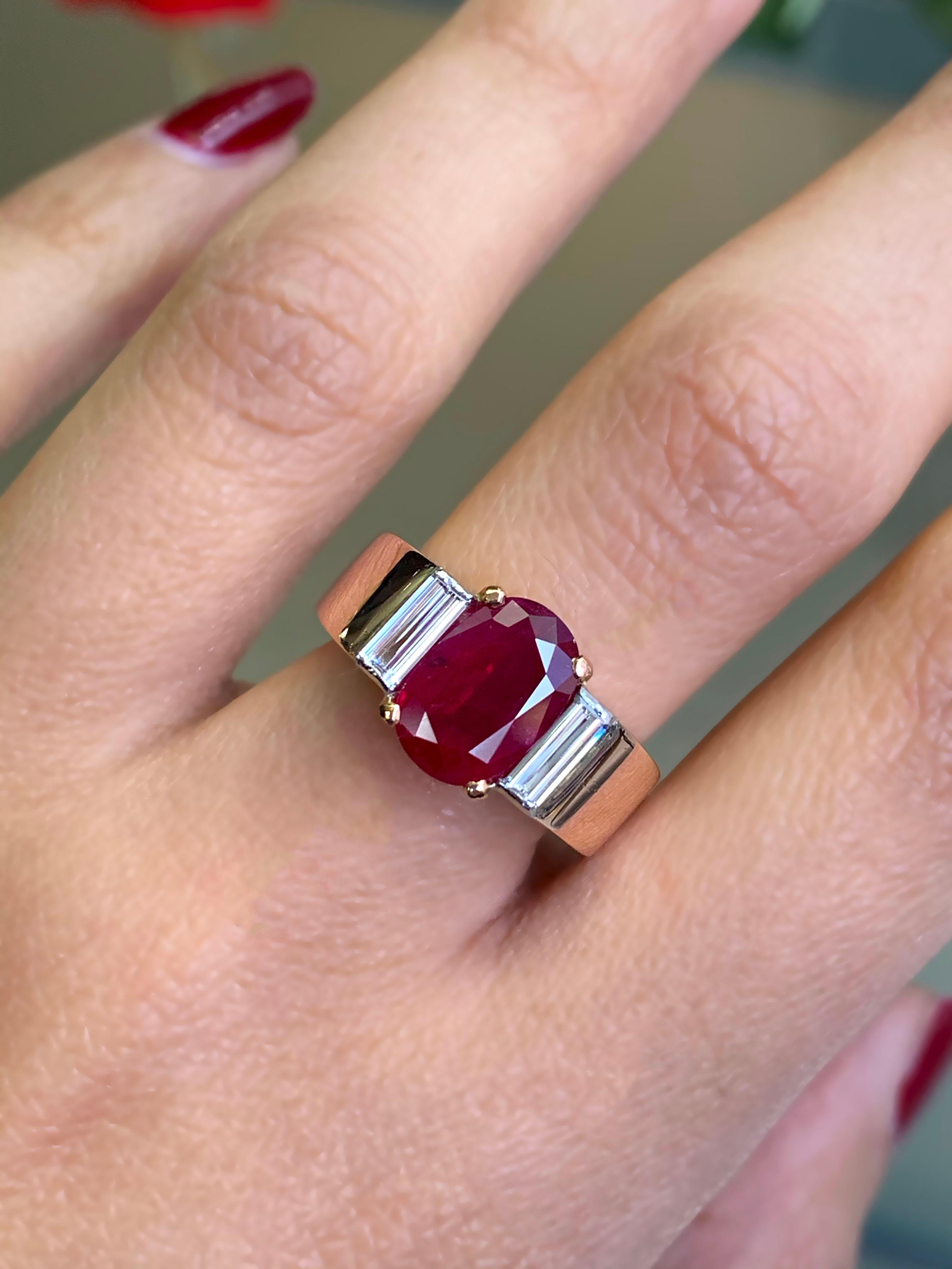 Women's or Men's 2.60 Carat Ruby and Diamond 18 Carat Yellow Gold Ring, circa 1960s For Sale