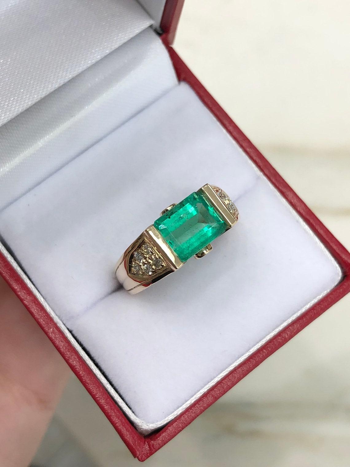 Women's or Men's 2.60tcw 14K East to West Colombian Emerald & Diamond Accent Ring For Sale
