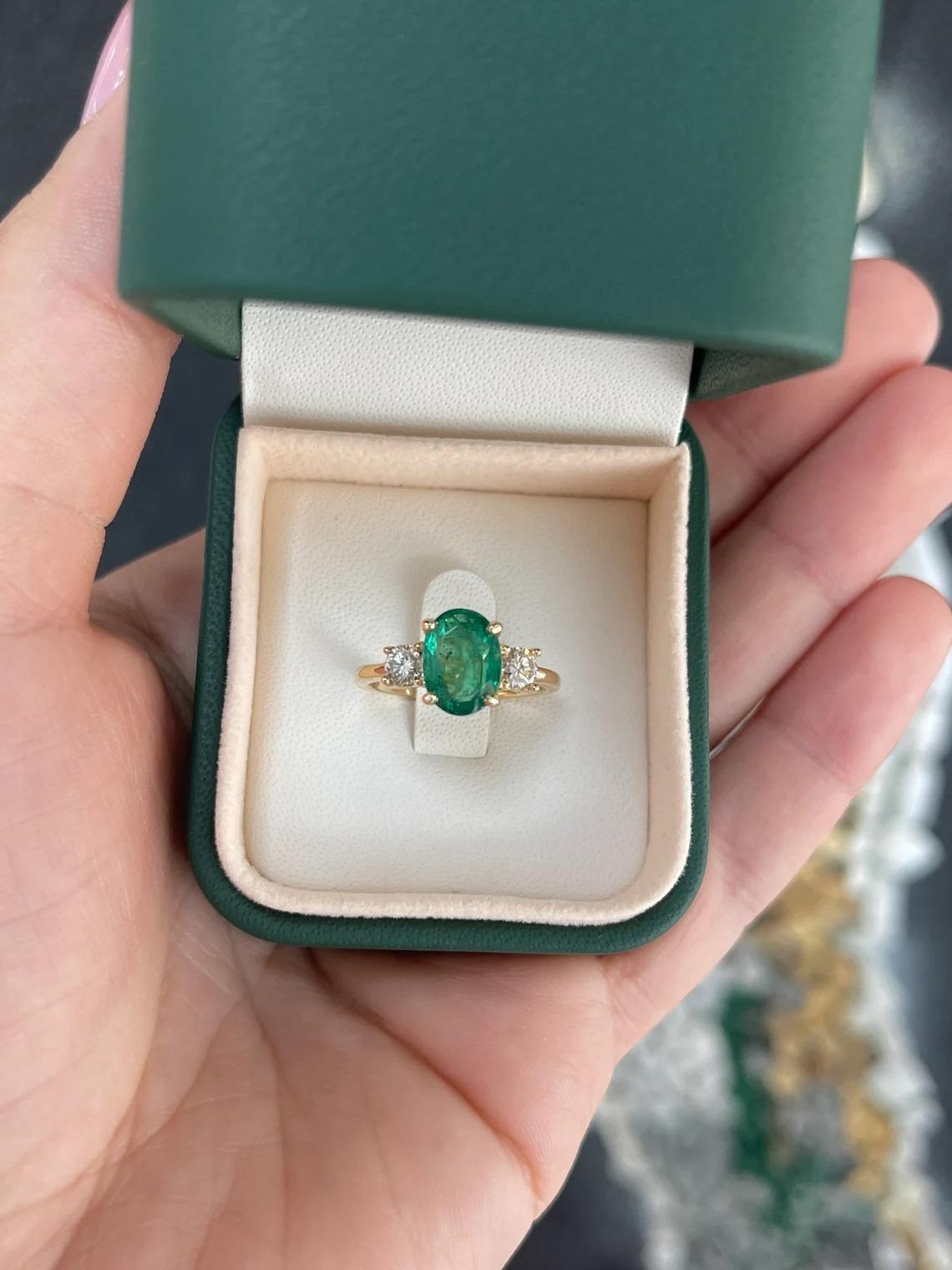 2.60tcw 14K Oval Cut Emerald & Brilliant Round Diamond Three Stone Prong Set Rin In New Condition For Sale In Jupiter, FL