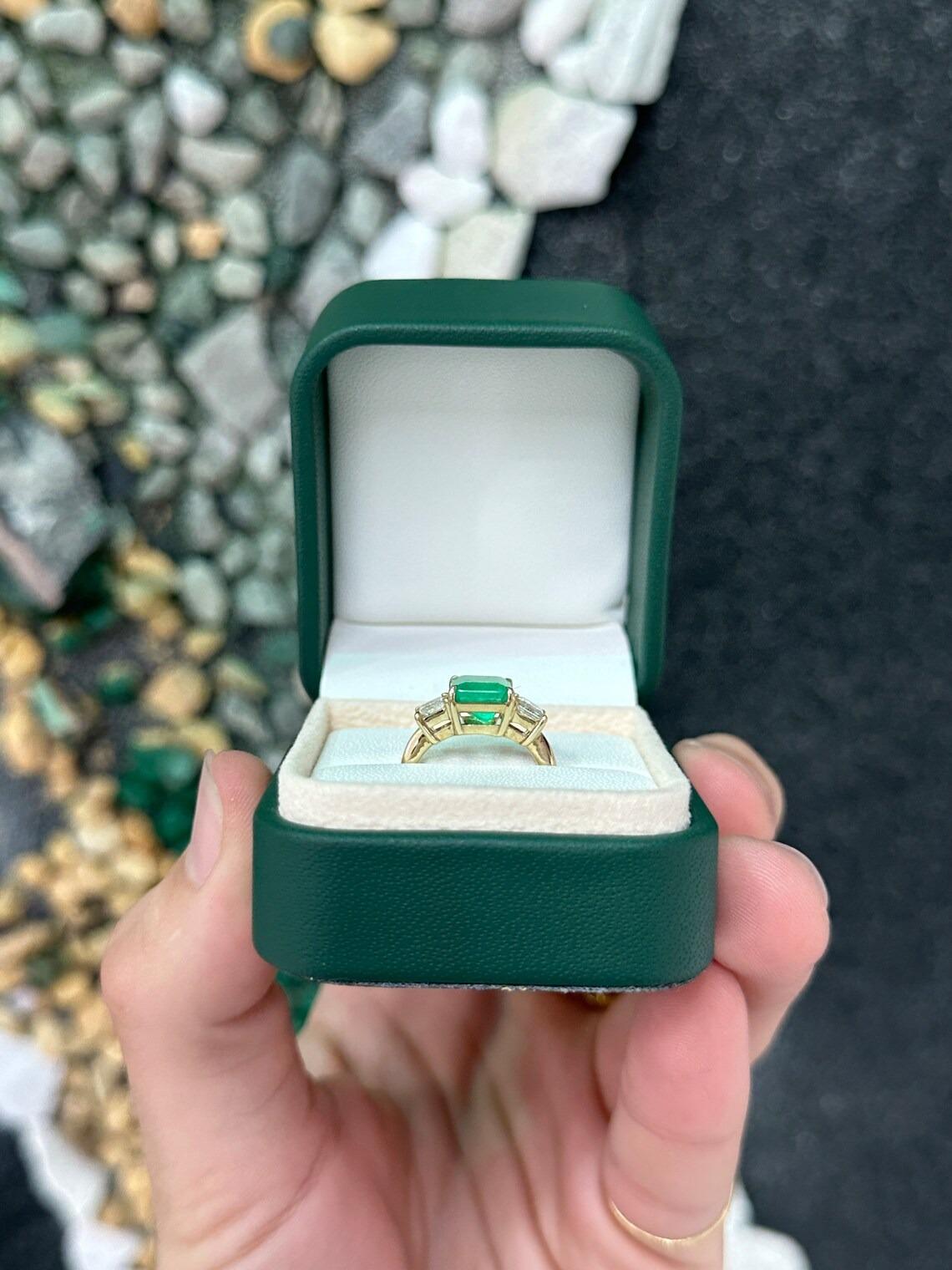 2.60tcw 14K Vivid Asscher Cut Colombian Emerald & Princess Cut Diamond 3S Ring For Sale 1