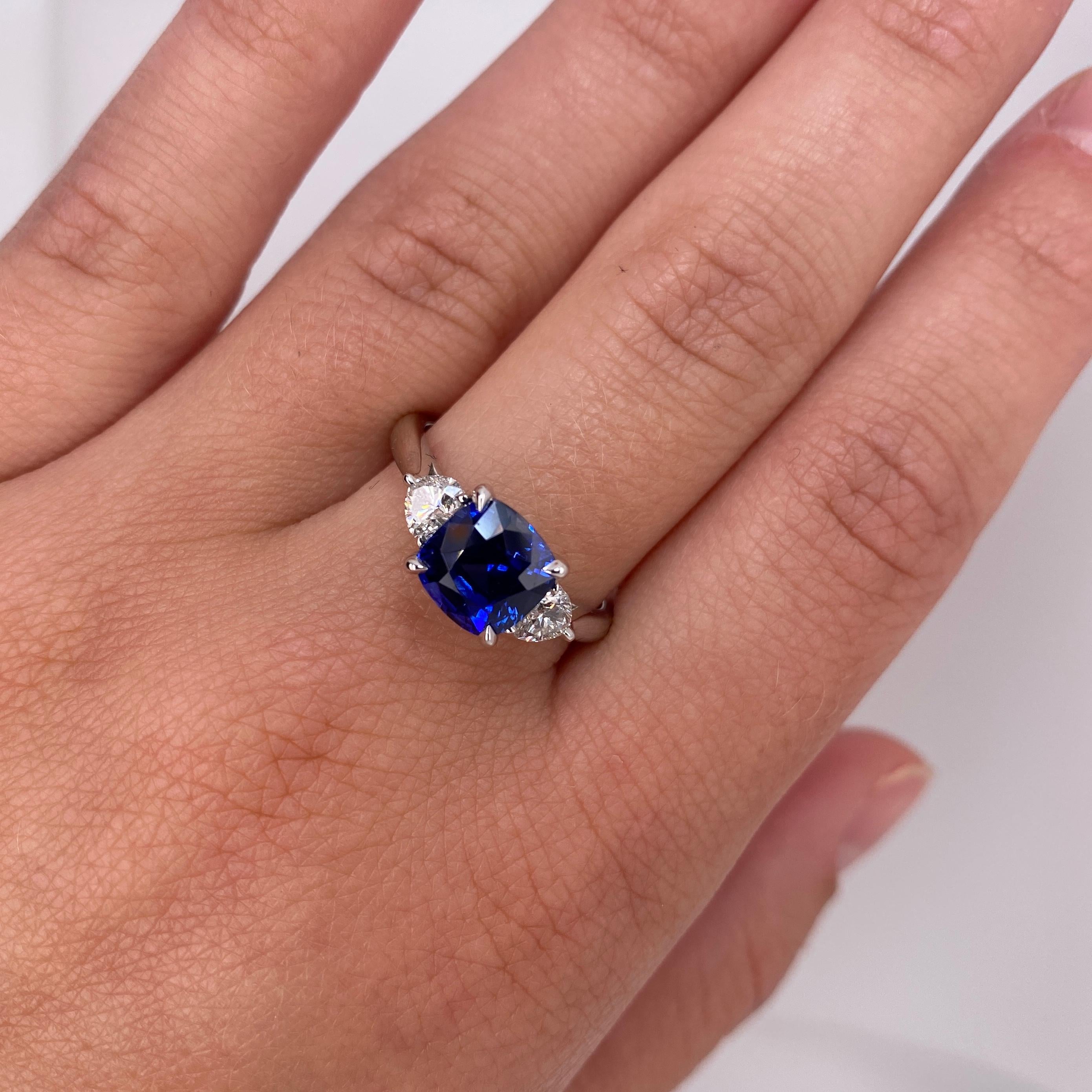 2.61 Carat Cushion Blue Sapphire and Diamond Ring In New Condition For Sale In New York, NY