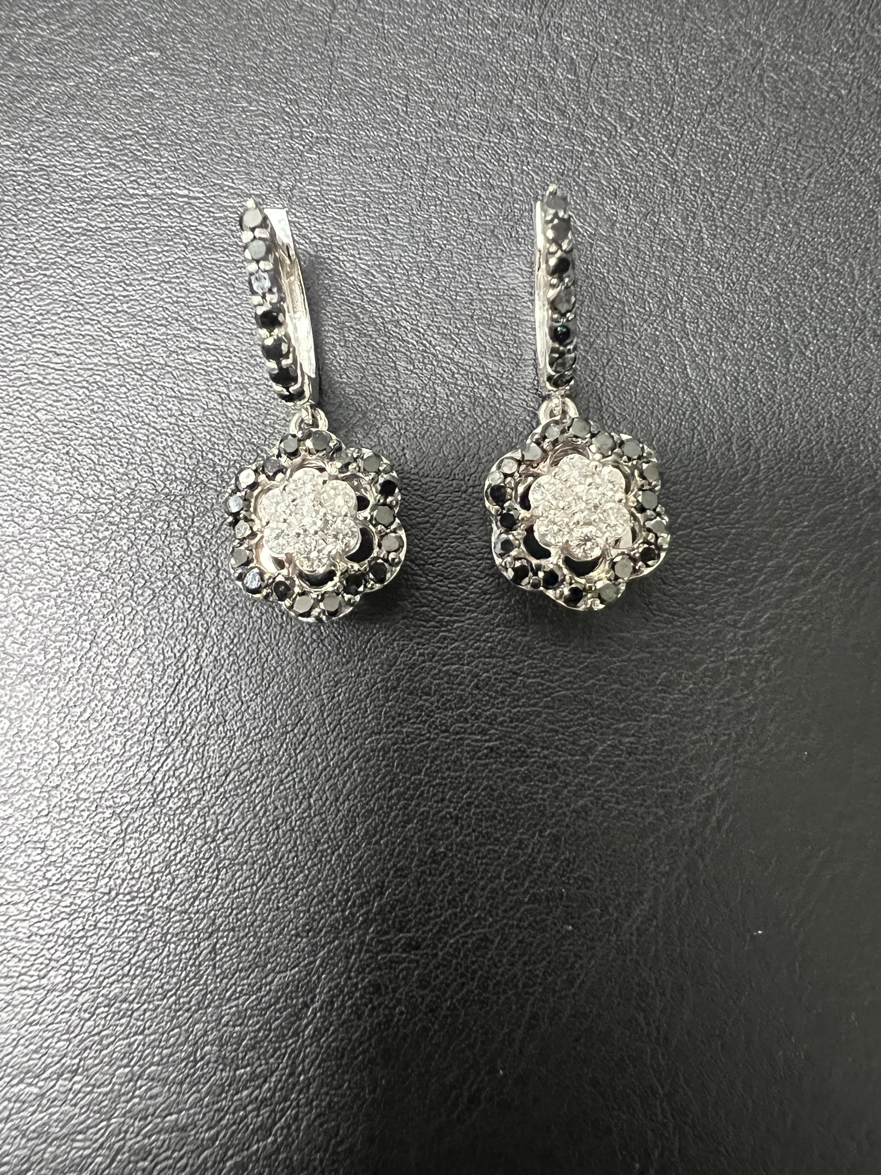 2,61 Karat Schwarzer Naturdiamant Weißer Diamant Weißgold-Baumel-Ohrringe Damen im Angebot