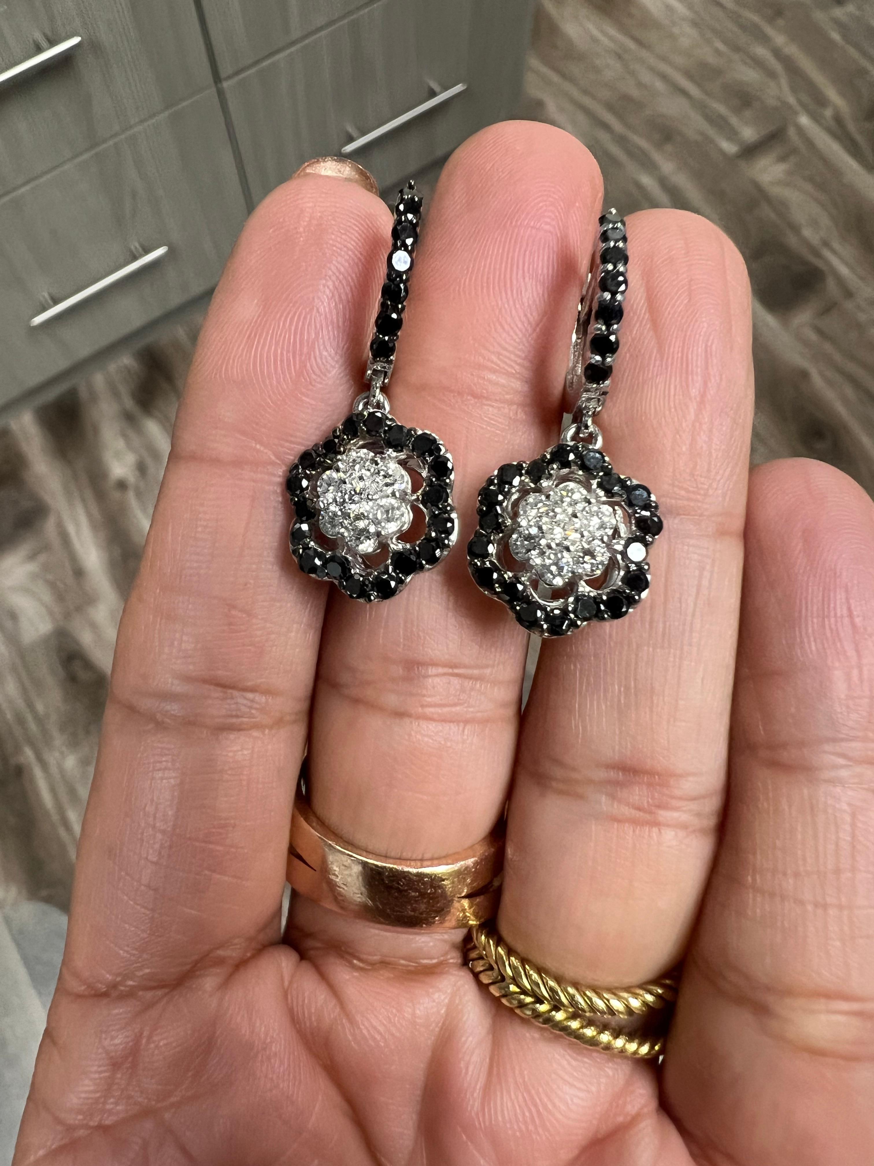 2,61 Karat Schwarzer Naturdiamant Weißer Diamant Weißgold-Baumel-Ohrringe im Angebot 1