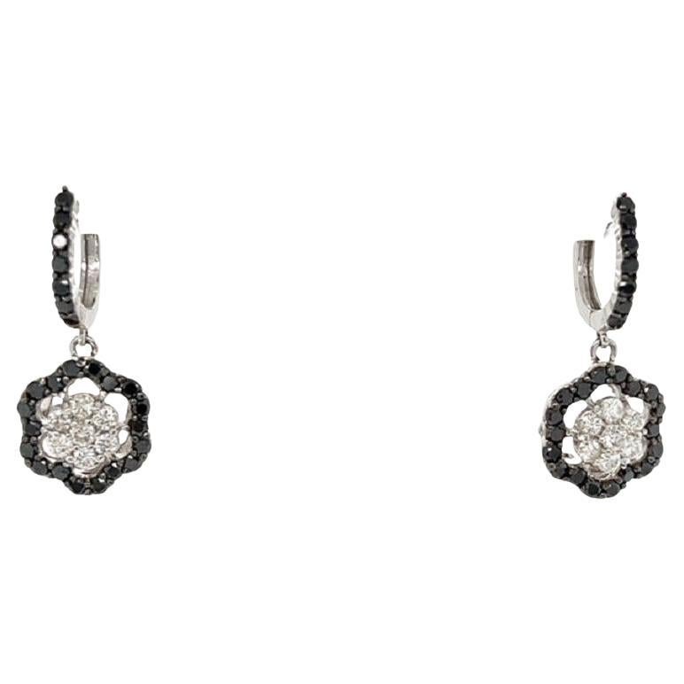 Orecchini pendenti in oro bianco con diamante nero naturale da 2,61 carati