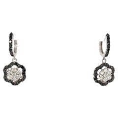 Orecchini pendenti in oro bianco con diamante nero naturale da 2,61 carati