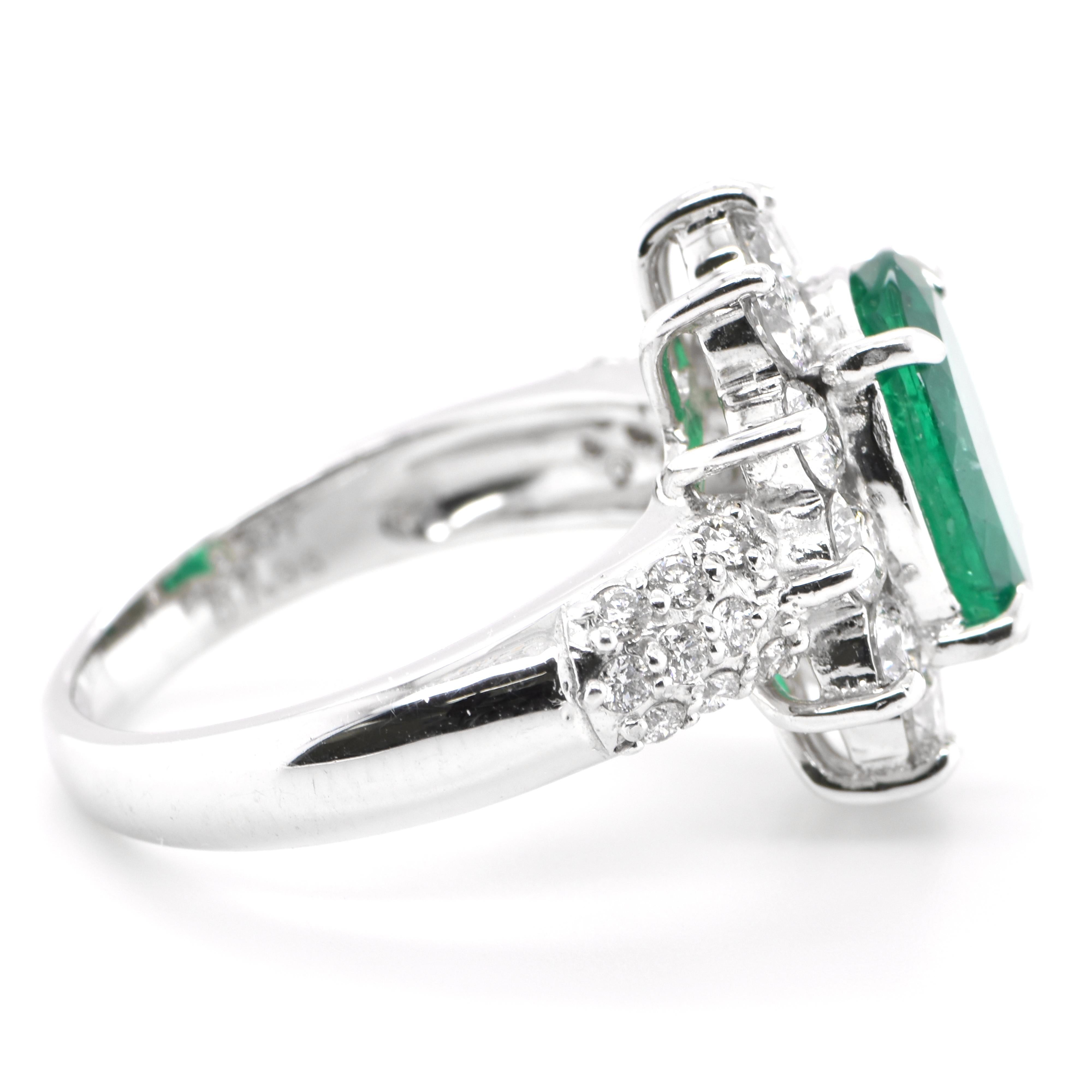 2.61 Carat Natural Oval-Cut Emerald and Diamond Halo Ring Set in Platinum In New Condition For Sale In Tokyo, JP