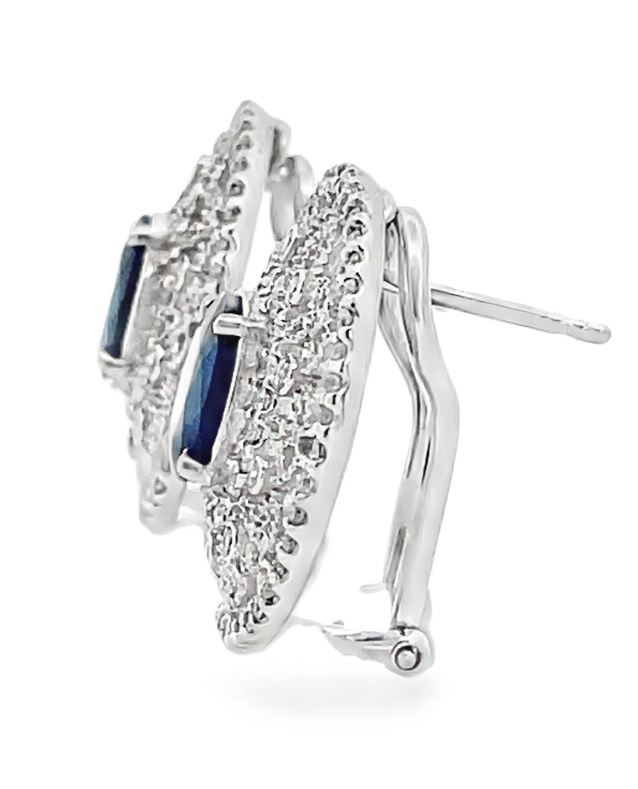 Contemporain Boucles d'oreilles saphir ovale de 2,61 carats en or blanc 14K avec diamants 0,80 carats en vente