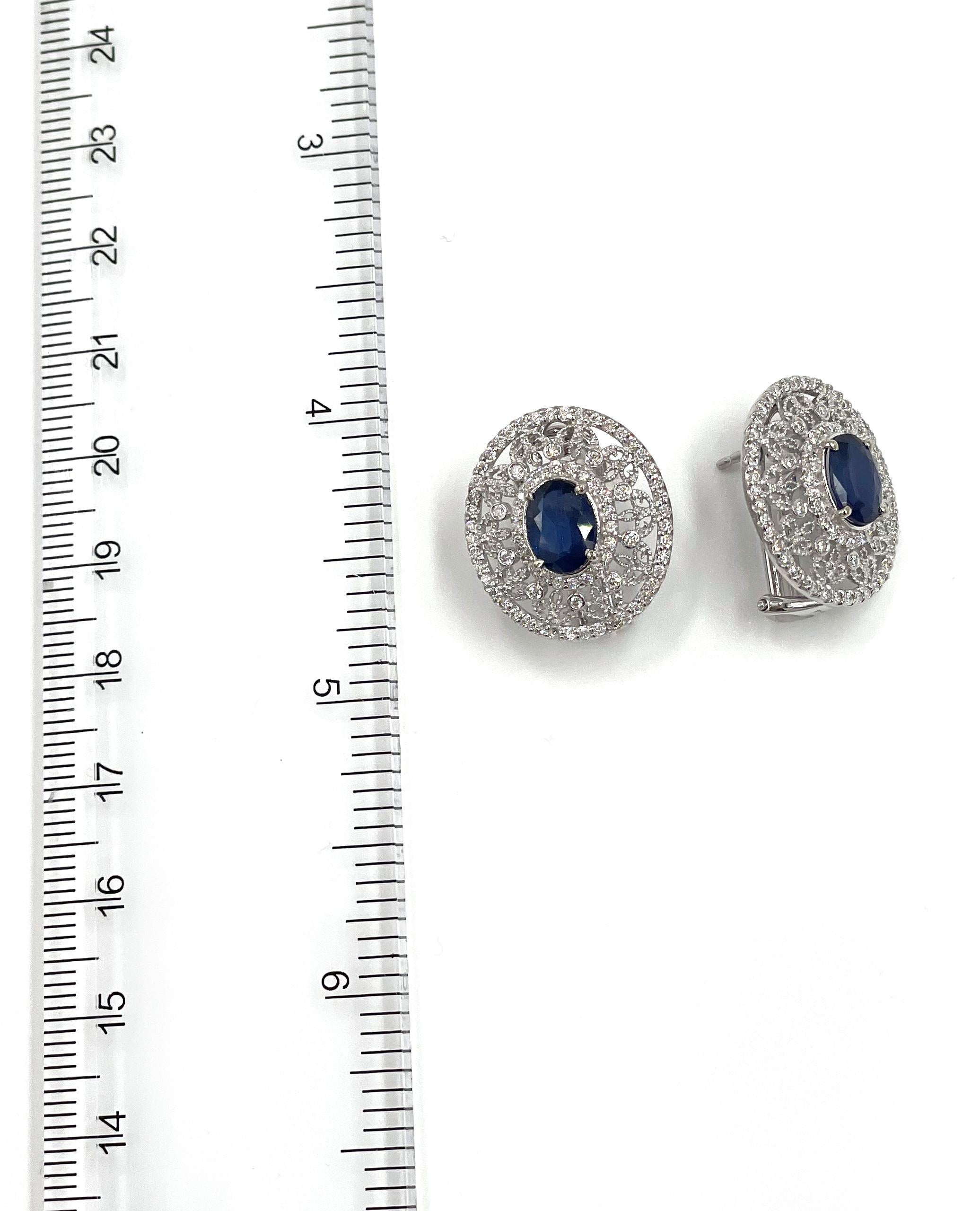 Boucles d'oreilles saphir ovale de 2,61 carats en or blanc 14K avec diamants 0,80 carats en vente 1
