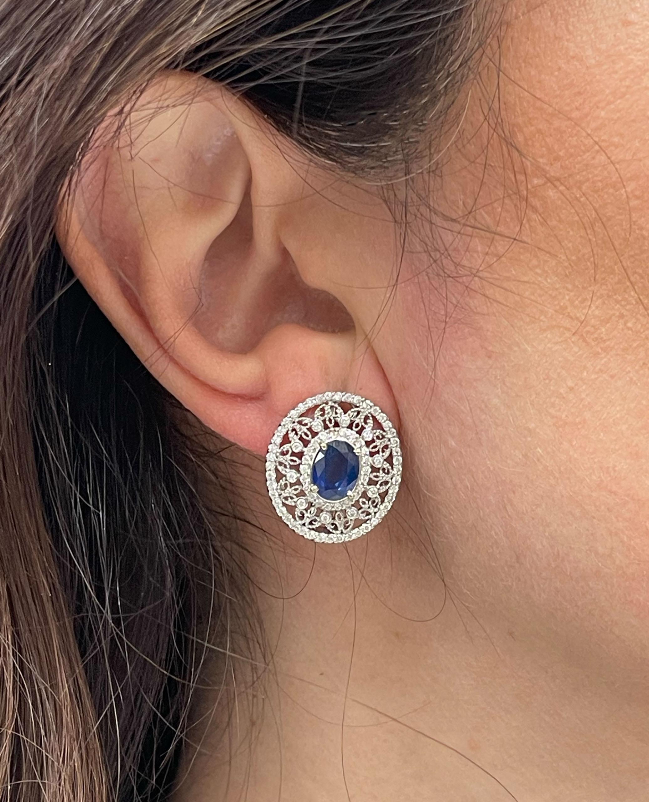 Boucles d'oreilles saphir ovale de 2,61 carats en or blanc 14K avec diamants 0,80 carats Pour femmes en vente