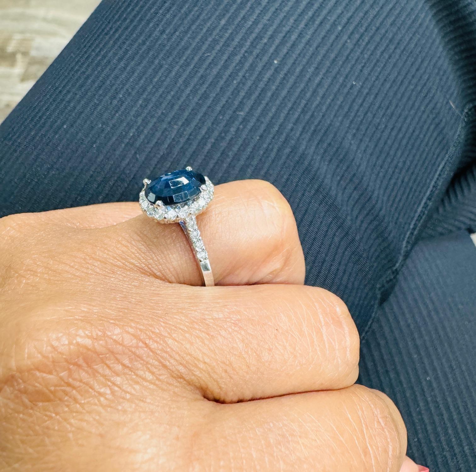 2.61 Carat Sapphire Diamond 14K White Gold Halo Ring In New Condition For Sale In Los Angeles, CA