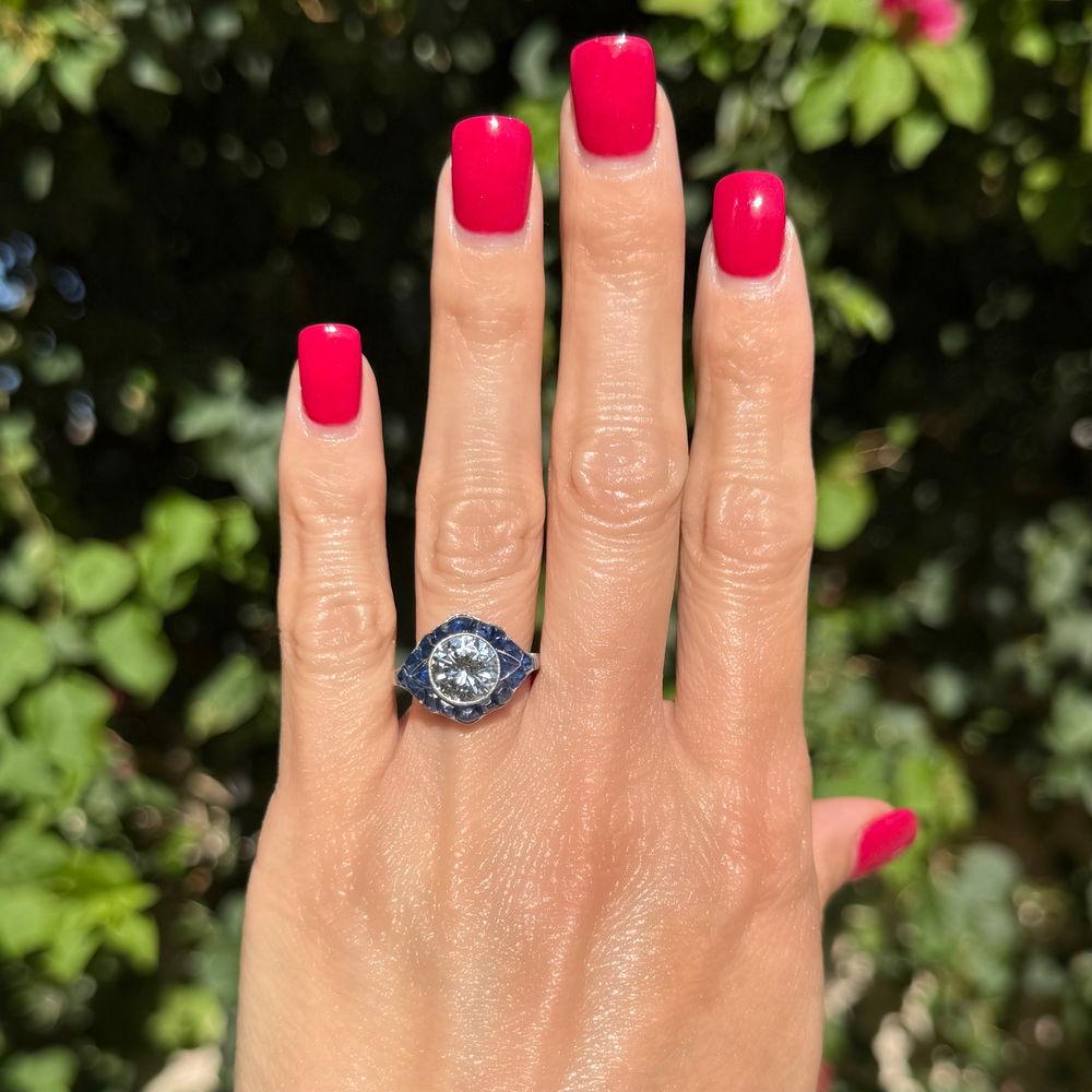 Anillo Vintage de Platino con Diamante de Transición y Zafiro Top Buff de 2,61 Quilates Modernista en venta