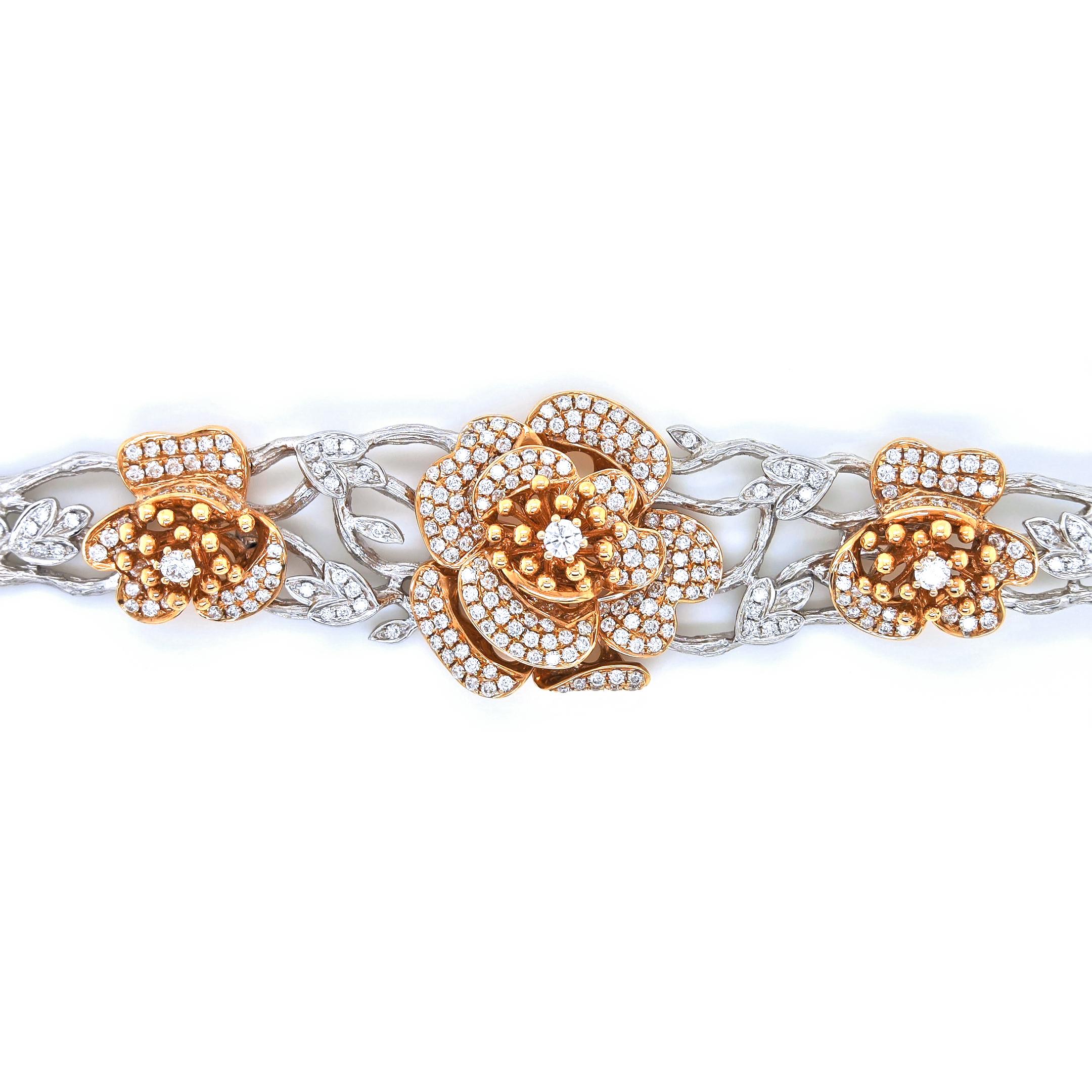321 White Diamonds: 00.00 Carats
Metal: 18K White and Rose Gold, 32.10 Grams
