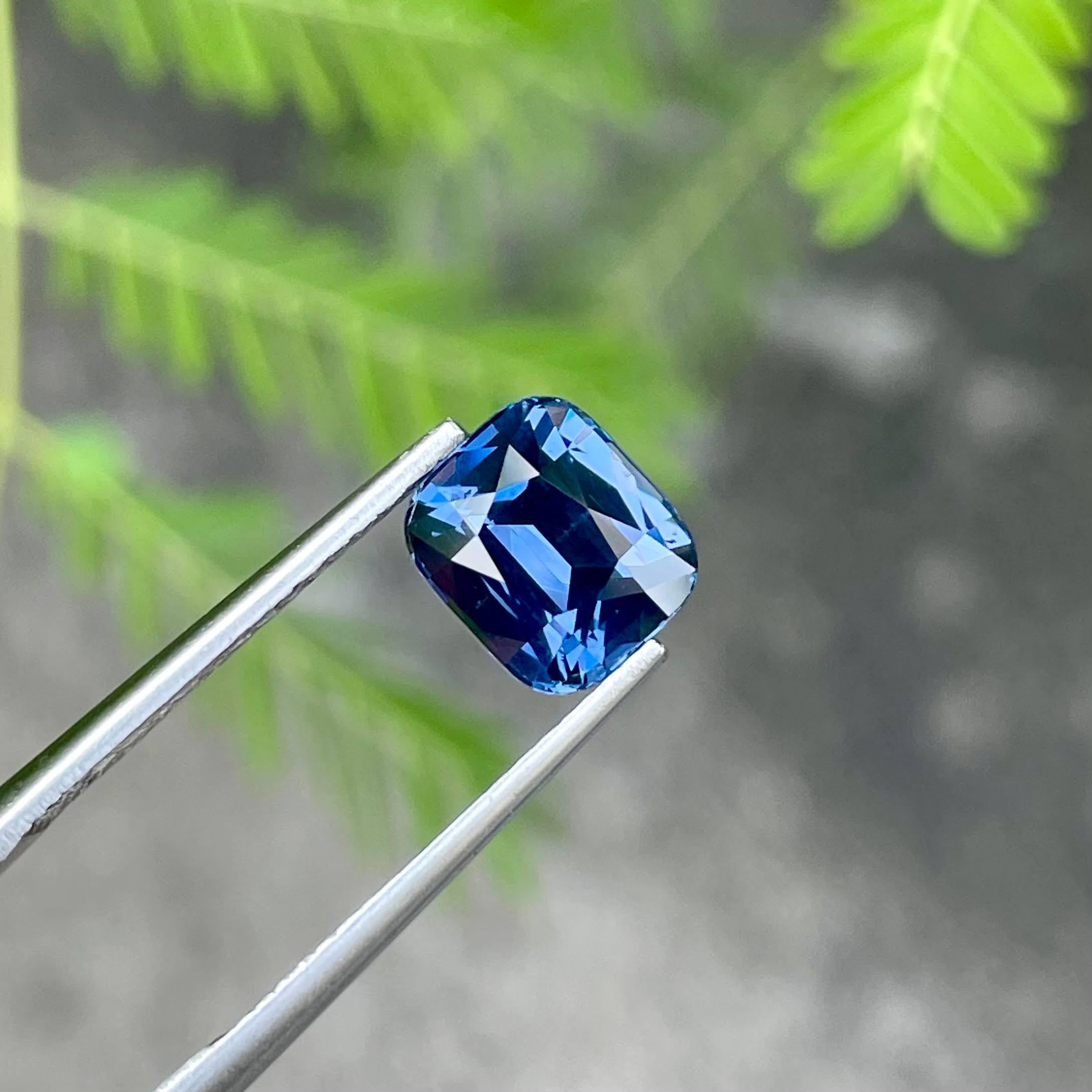2,61 Karat Natürlicher Farbwechsel Spinell Stein Cushion Cut Tansanischer Edelstein (Kissenschliff) im Angebot