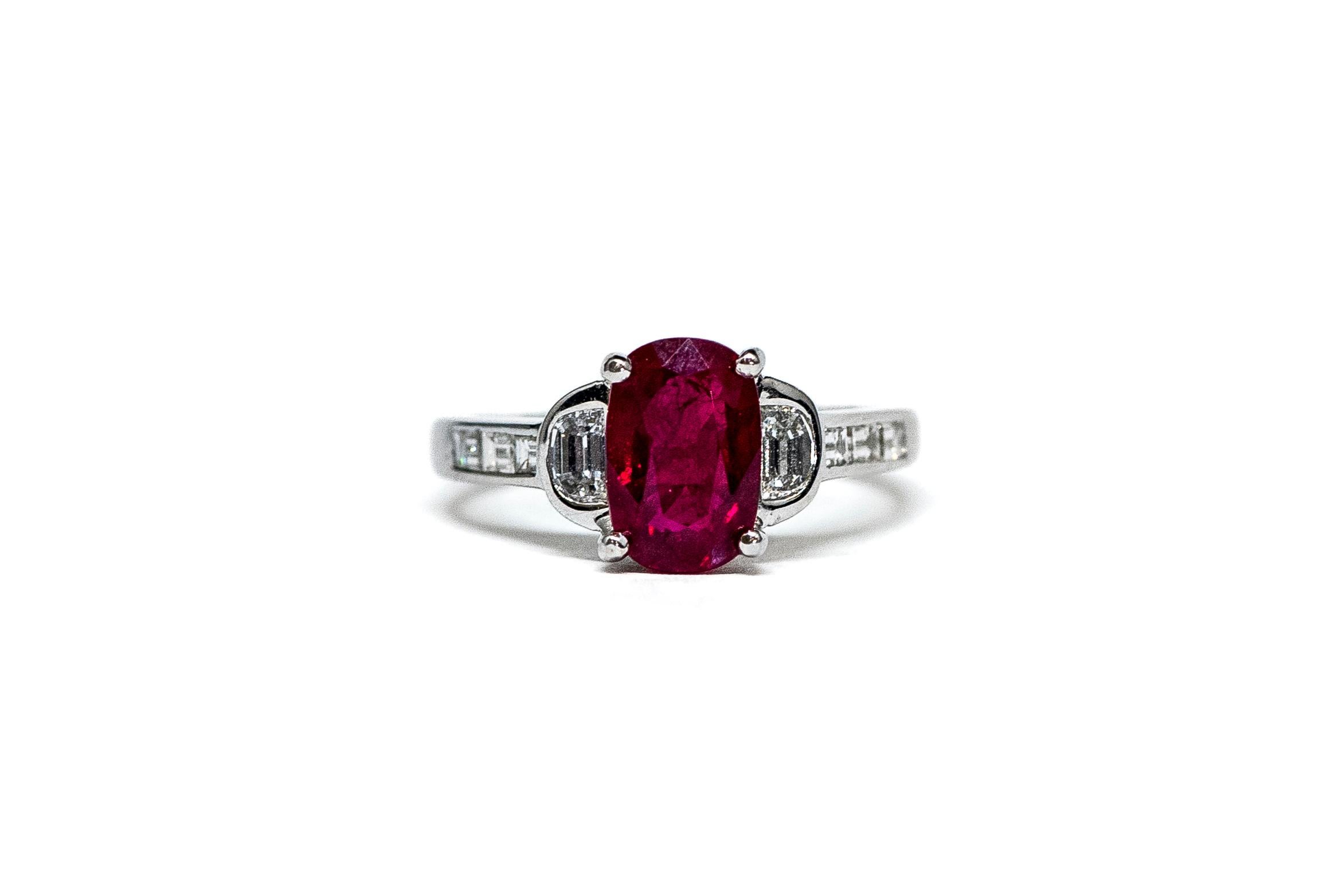 2.61 ct Natural Oval Ruby & Diamond Ring In New Condition For Sale In Chicago, IL