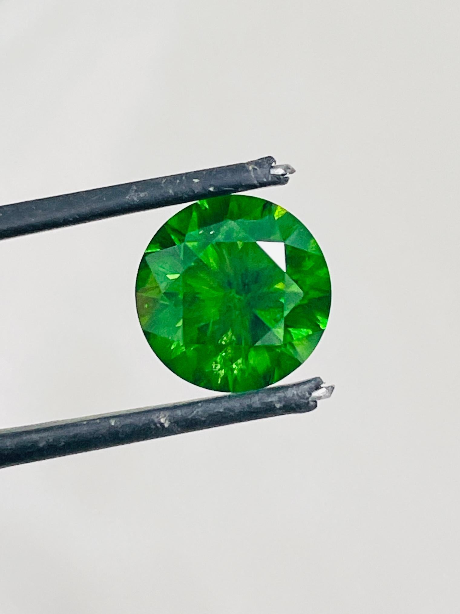 Taglio rotondo 2,61 carati di Topazio Imperiale rosa naturale, occhio pulito e limpido in vendita