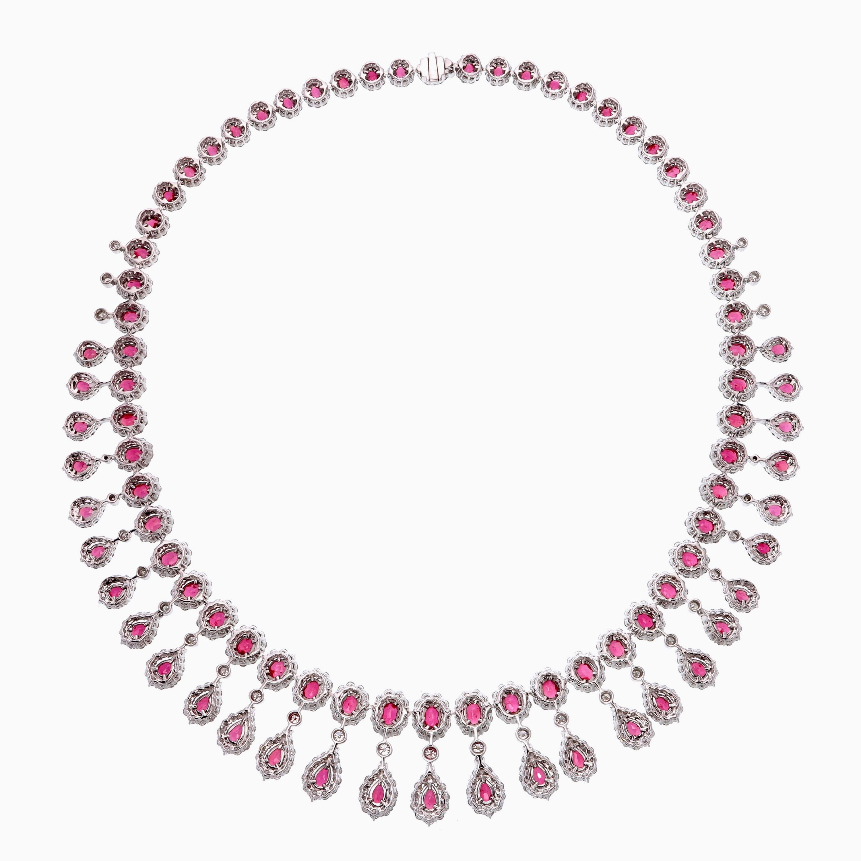 Moderno Collana di rubini e diamanti del Mozambico da 26,13 carati in oro bianco da 18 carati in vendita