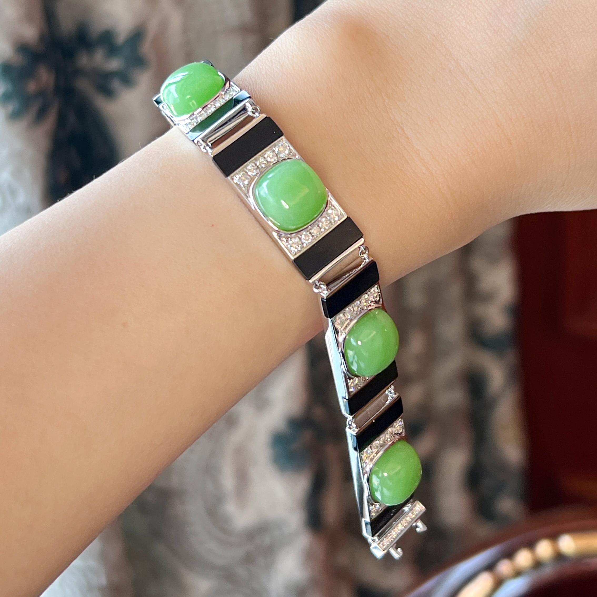 26.14 Carat Chrysoprase (Jade Look Alike) & Onyx Art Deco 18K Bracelet Diamonds (Ovalschliff) im Angebot