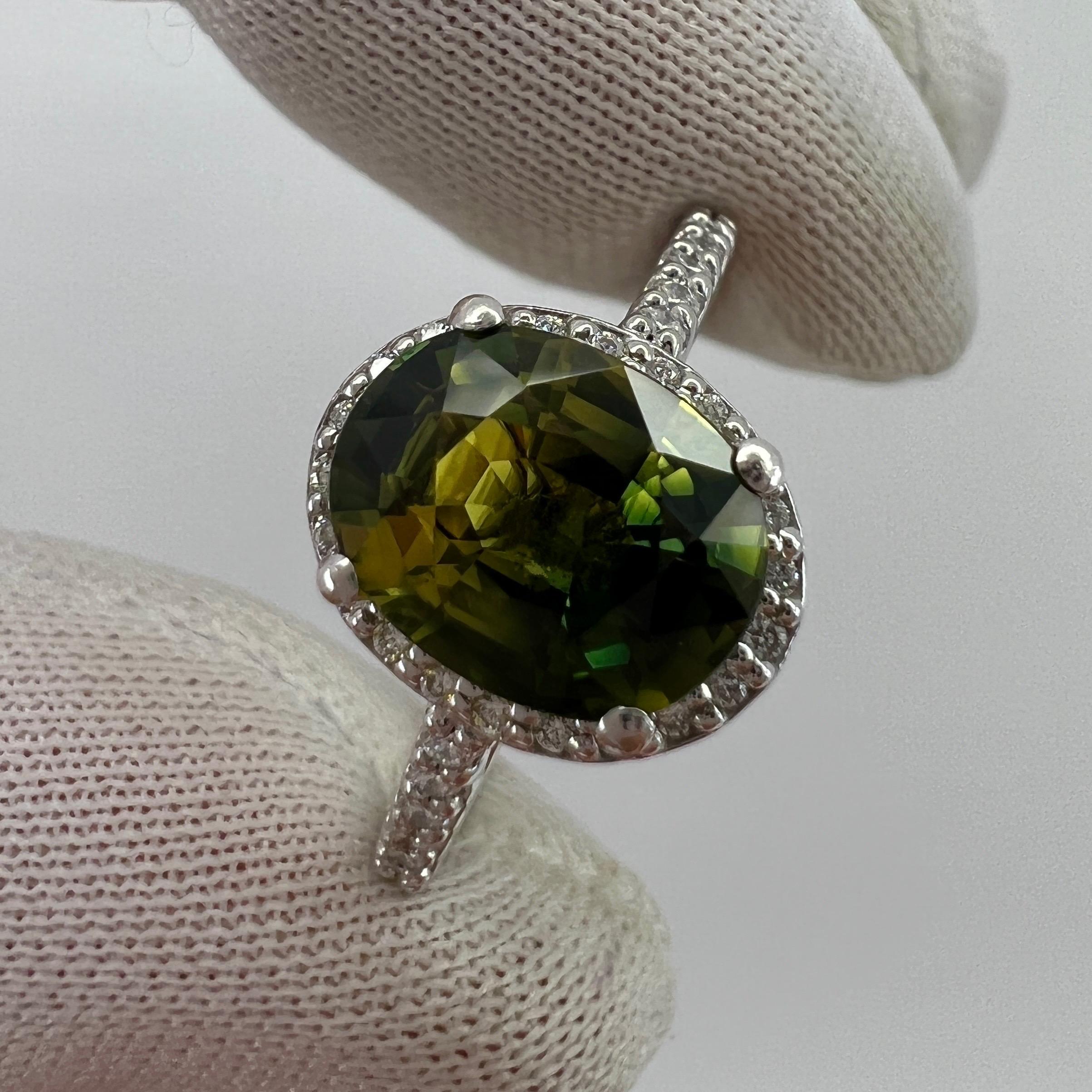 2.61ct Bi Colour Green Yellow Australian Sapphire & Diamond Platinum Halo Ring In New Condition For Sale In Birmingham, GB