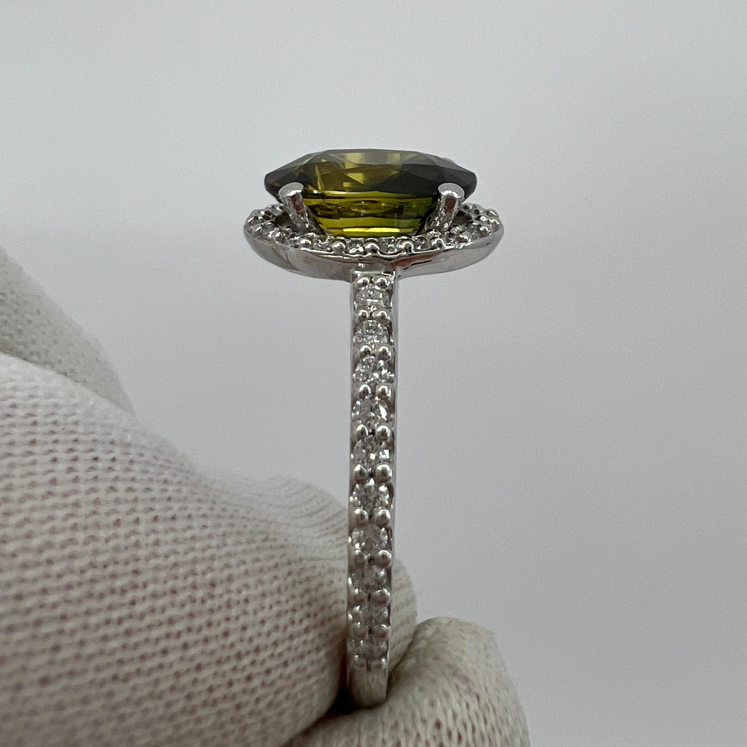 Women's or Men's 2.61ct Bi Colour Green Yellow Australian Sapphire & Diamond Platinum Halo Ring For Sale