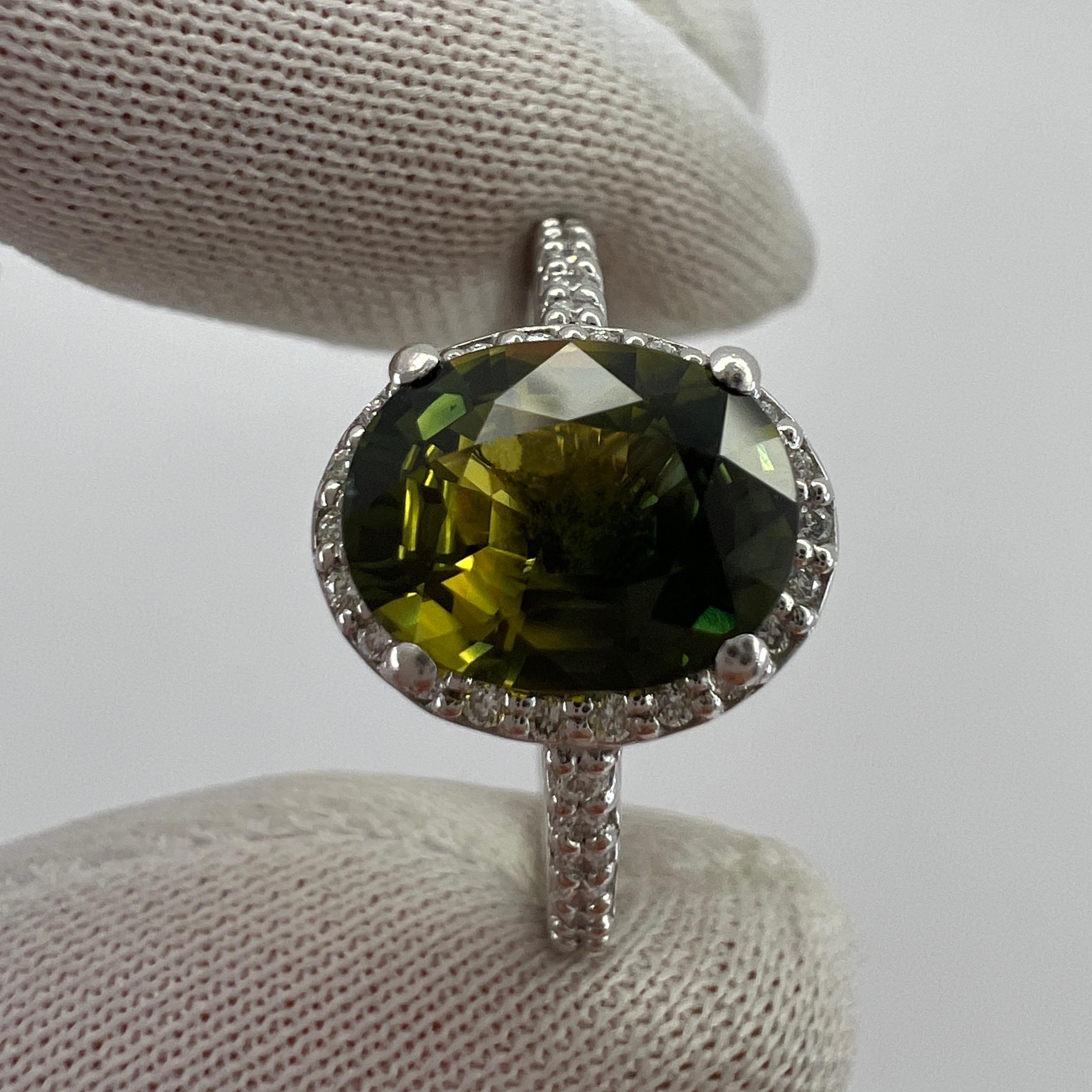 2.61ct Bi Colour Green Yellow Australian Sapphire & Diamond Platinum Halo Ring For Sale 2