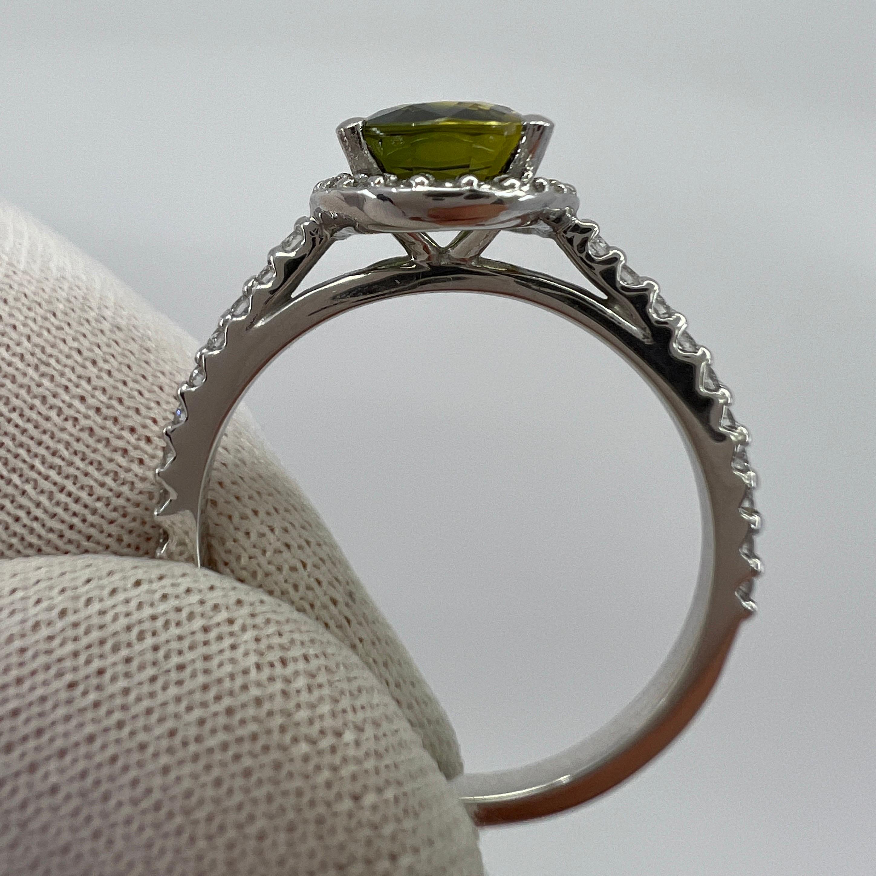 2.61ct Bi Colour Green Yellow Australian Sapphire & Diamond Platinum Halo Ring For Sale 3