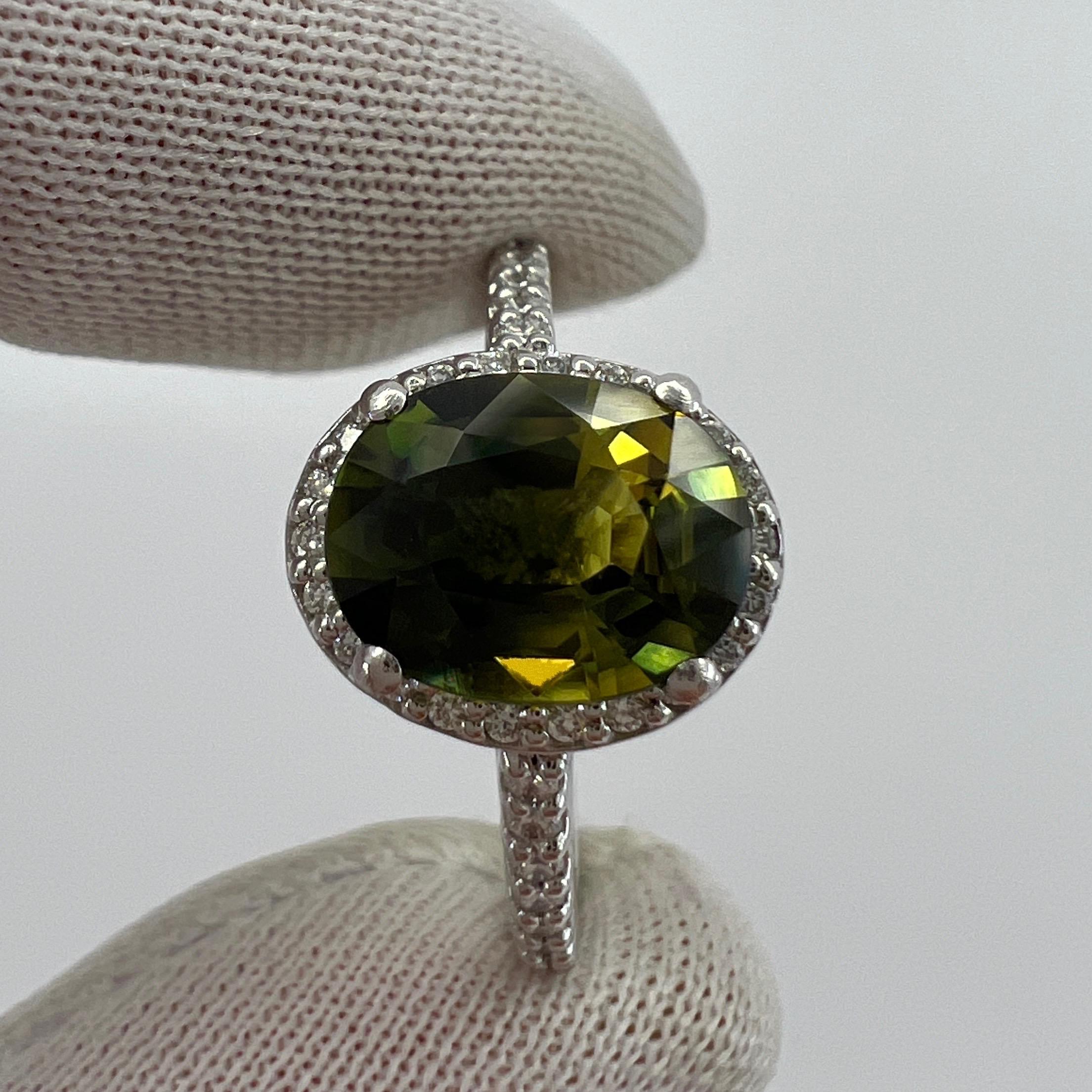 2.61ct Bi Colour Green Yellow Australian Sapphire & Diamond Platinum Halo Ring For Sale 4