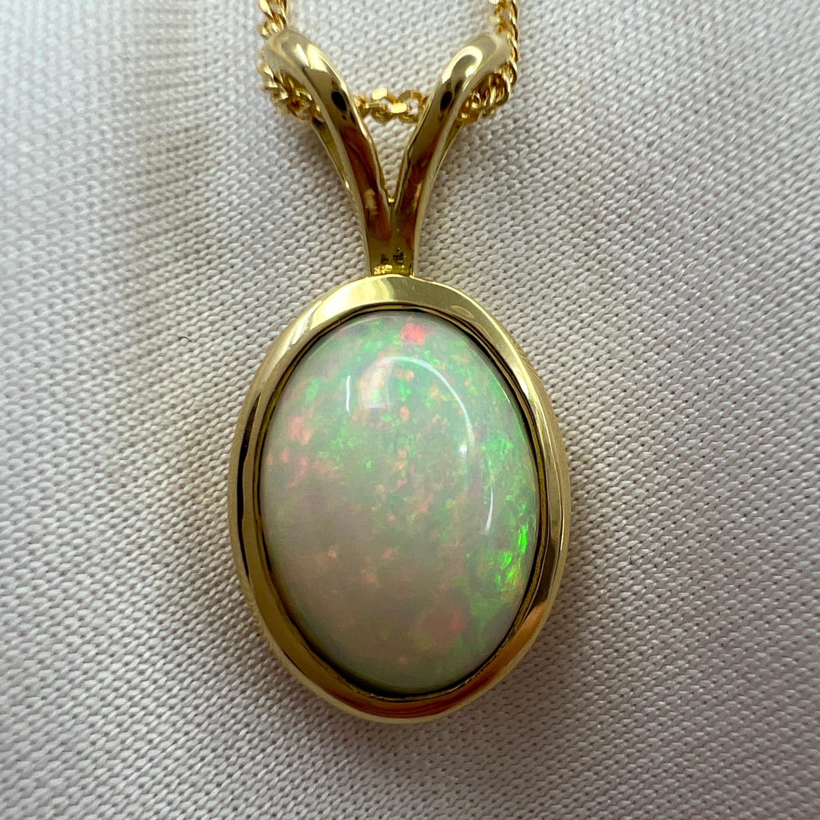 2.61ct Fine White Opal Oval Cabochon 18 Karat Yellow Gold Pendant Necklace In New Condition For Sale In Birmingham, GB