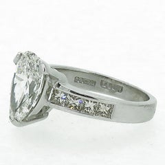 2.61ct Pear Shape Diamond Solitaire with Diamond Shoulders 18 Karat White Gold