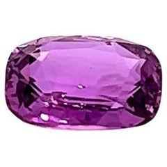 Saphir violet de 2.62 carats à taille coussin