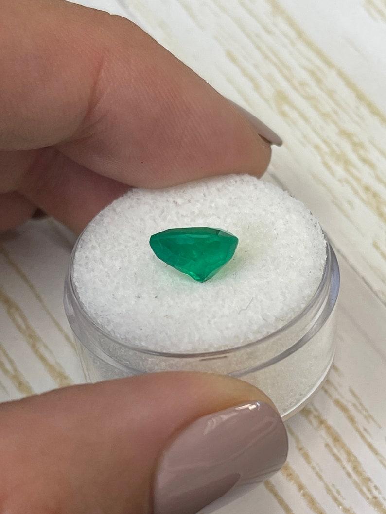 2,62 Karat kolumbianischer Smaragd im Herzschliff  Bläulich grüner, loser, natürlicher Edelstein Damen im Angebot
