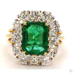 Anello in oro smeraldo con diamante rotondo a taglio Brilliante da 2,62 carati