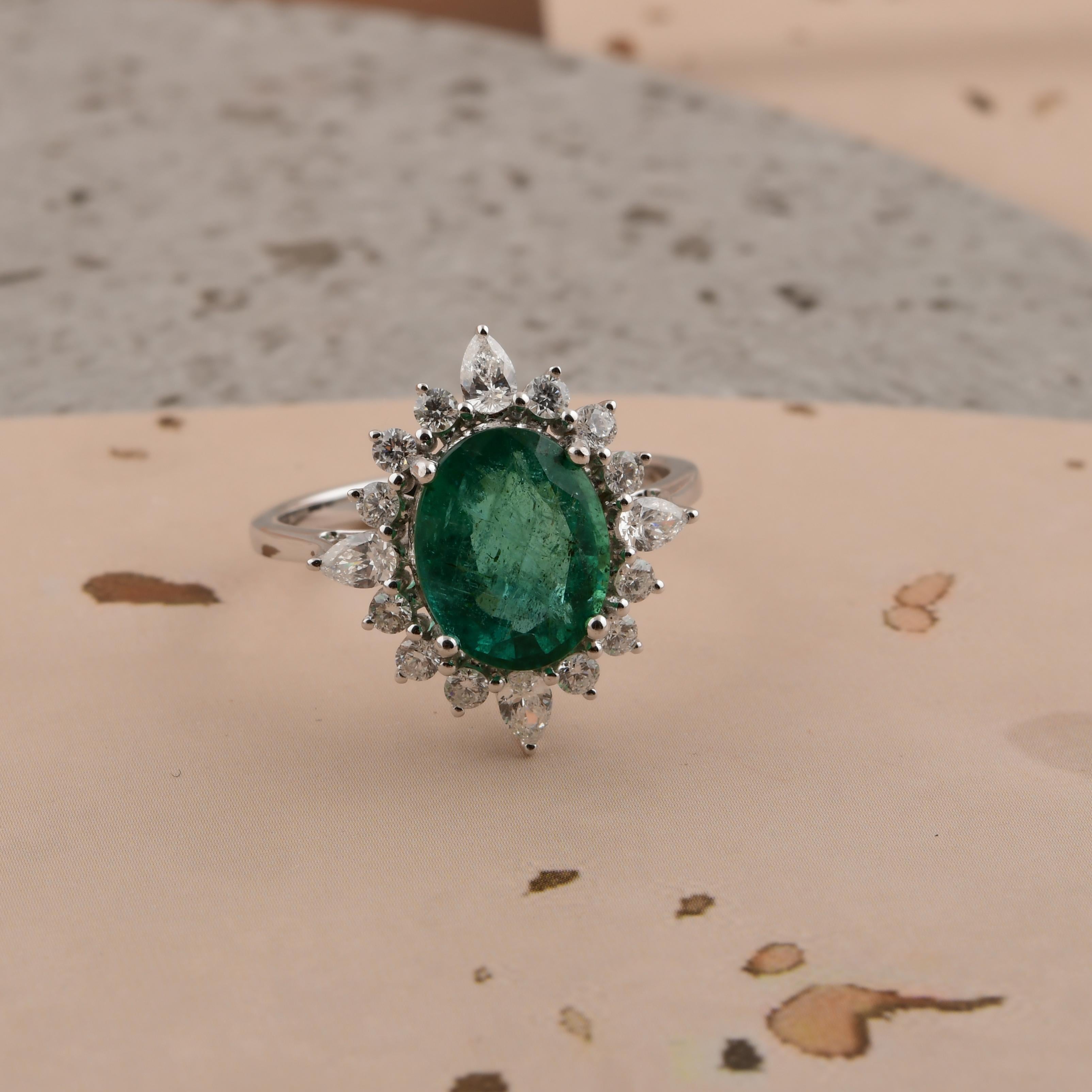 Modern 2.62 Carat Zambian Emerald 0.59 Carat SI/H Diamond 18 Karat White Gold Ring For Sale