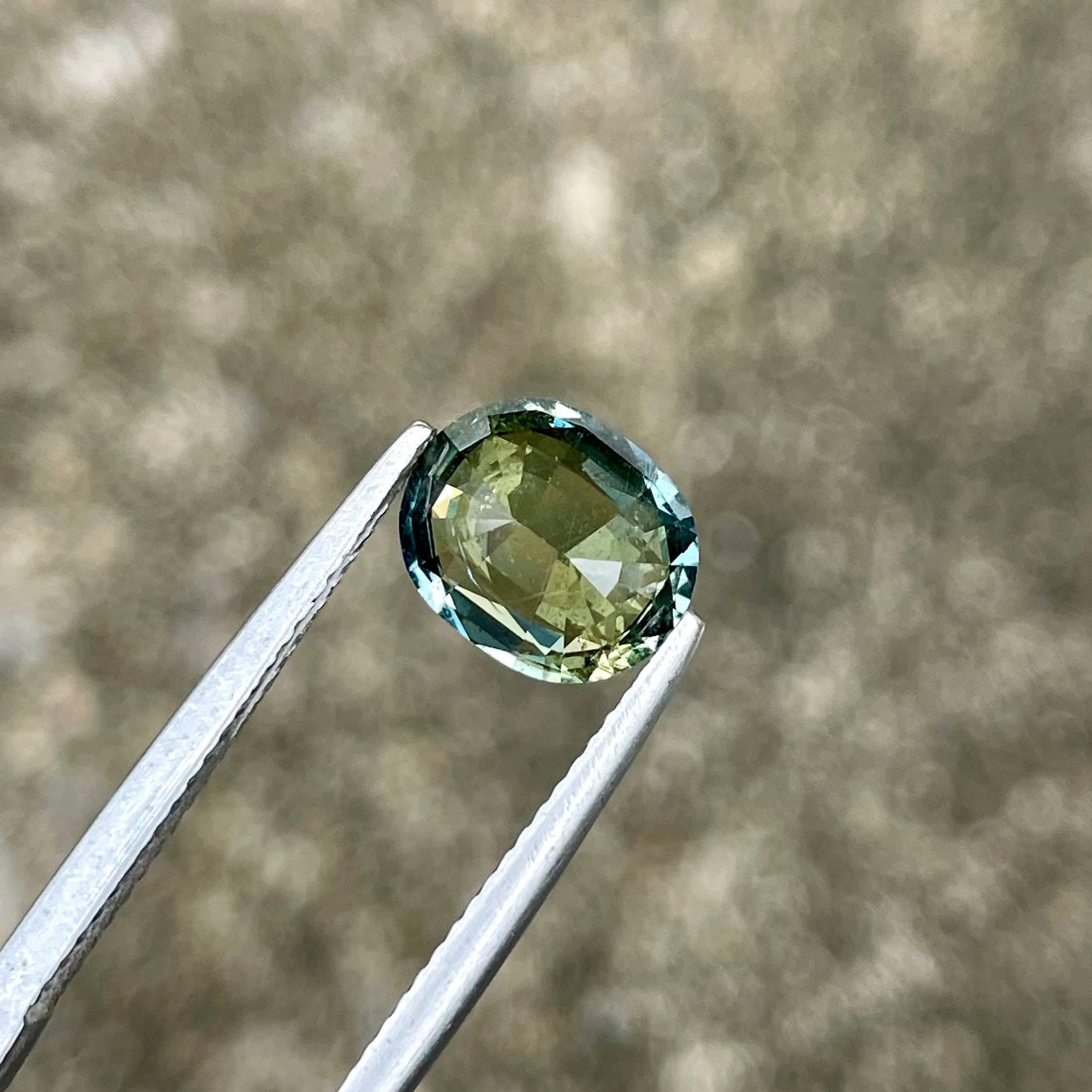 Weight 2.62 carats 
Dimensions 9.22x7.65x4.34 mm
Treatment none 
Origin Madagascar 
Clarity SI
Shape oval 
Cut faceted 


This exquisite 2.62-carat natural parti sapphire is a captivating gemstone sourced from the gem-rich lands of Madagascar.