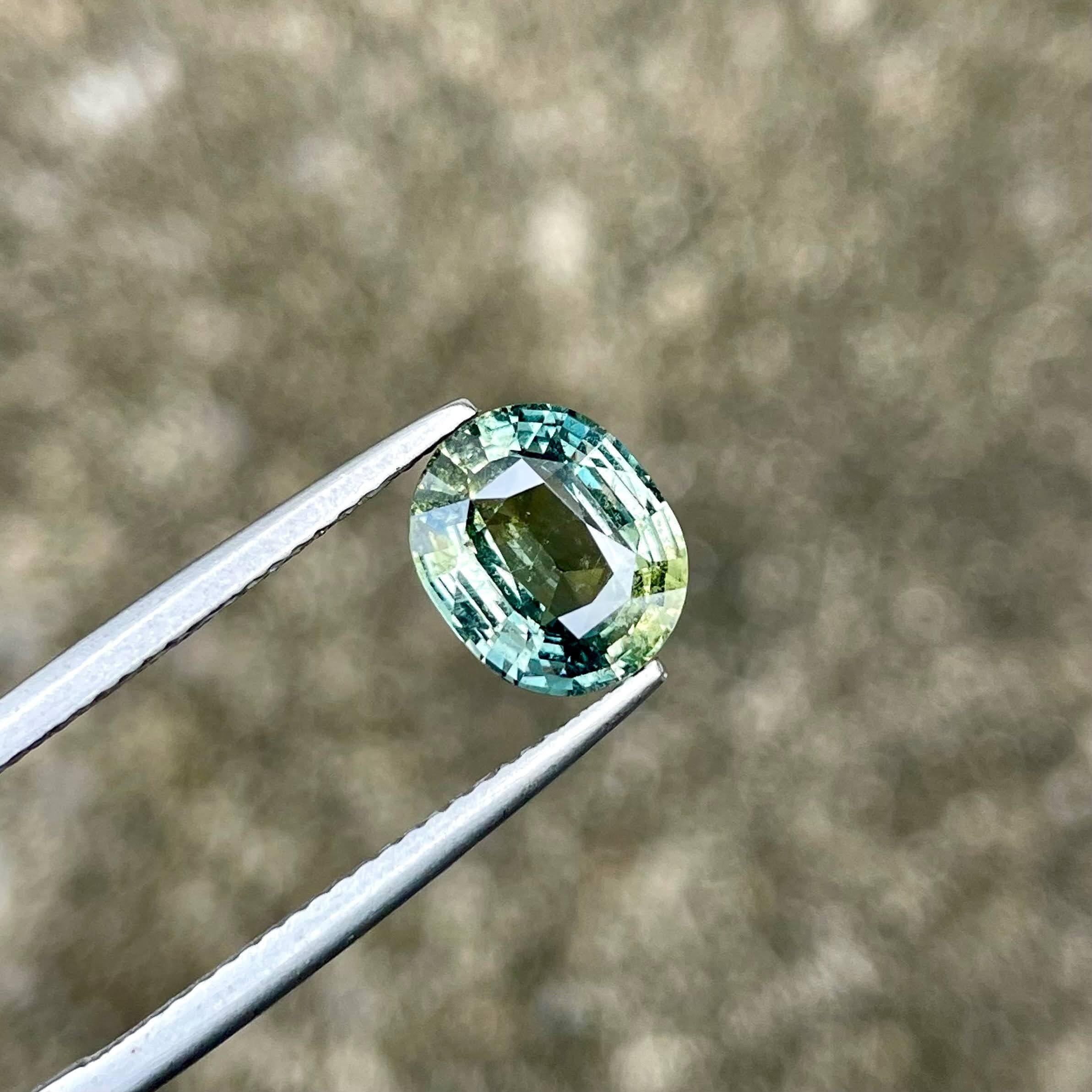 2.62 carats No Heat Parti Sapphire Stone Oval Cut Natural Madagascar's Gemstone 1