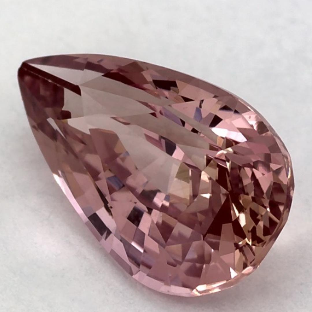 Questo zaffiro rosa naturale offre eleganza e raffinatezza. Con la sua ricca saturazione del colore e il taglio preciso, è il centro perfetto per un anello di fidanzamento o un design di gioielli di lusso.

Questo zaffiro proviene dallo Sri Lanka