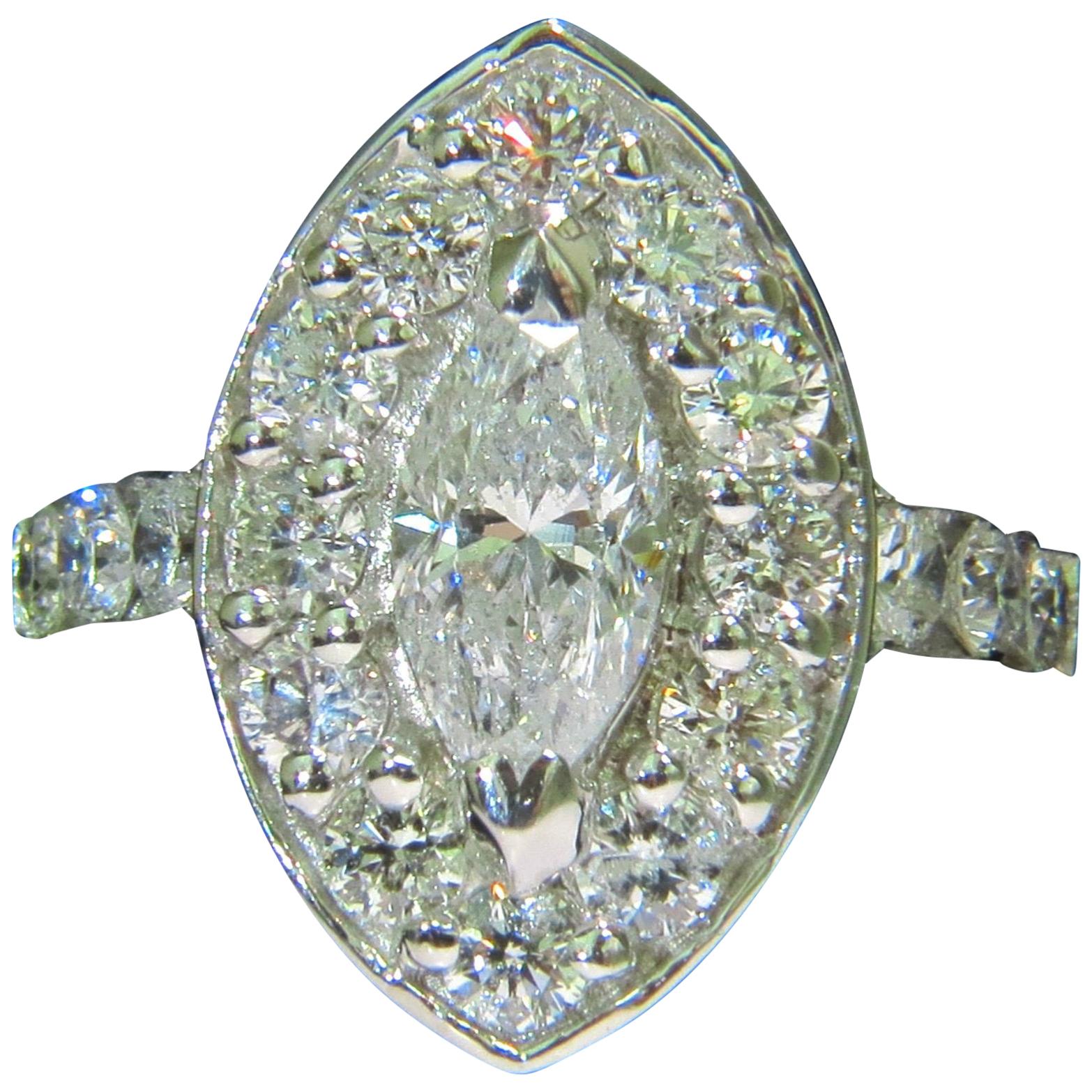 Bague en grappe de 2,62 diamants Marquise et ronds Halo Deco 14 carats en vente