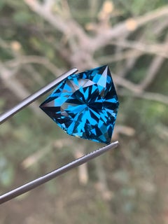26.20 Carat Naturel Loose London Blue Topaz Fancy Trillion Cut From Brazil