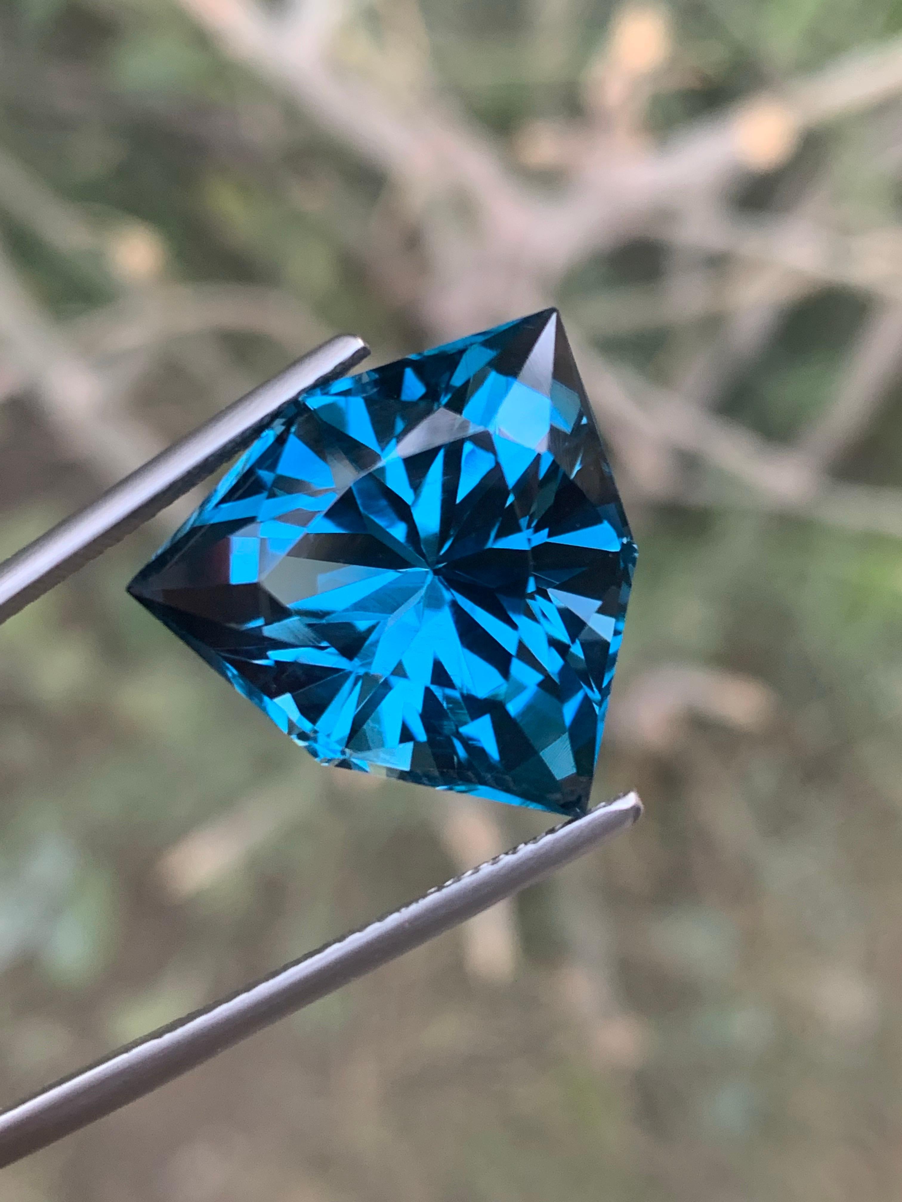 26,20 quilates de topacio azul de Londres natural suelto talla trillón de Brasil Corte trillion en venta