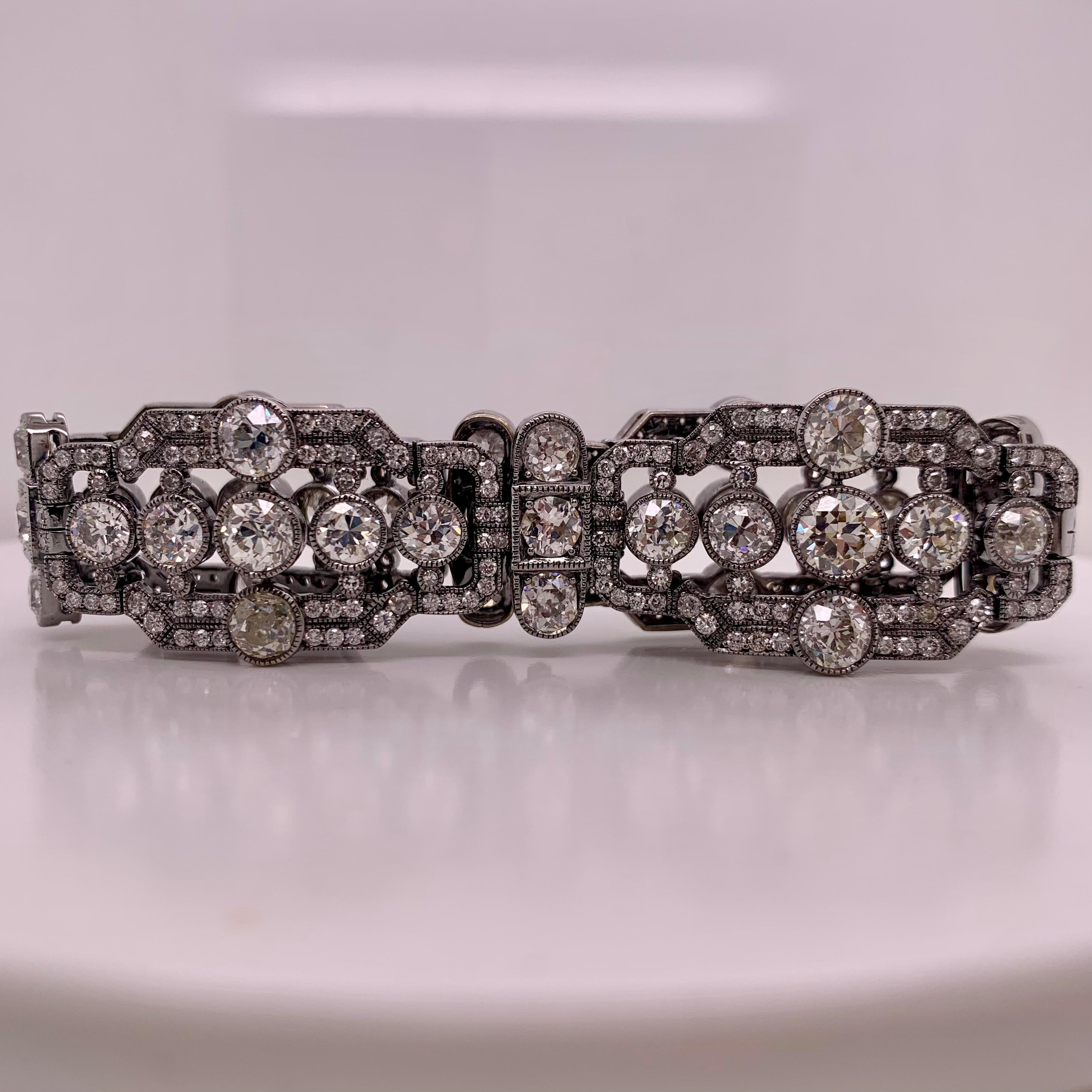 Taglio antico europeo Bracciale con diamanti da 26,21 carati in oro bianco 14 carati in vendita