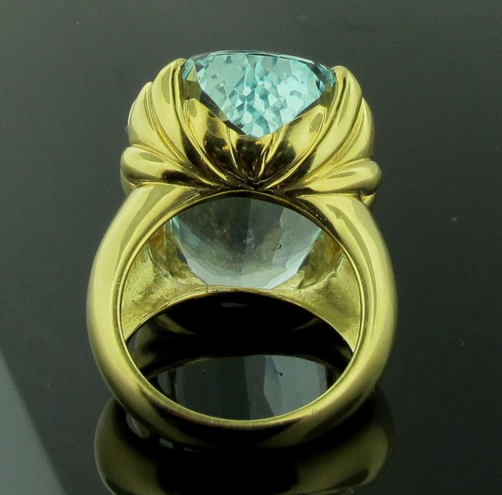 26.24 Aquamarine Set in 18 Karat Yellow Gold with Diamonds For Sale 1