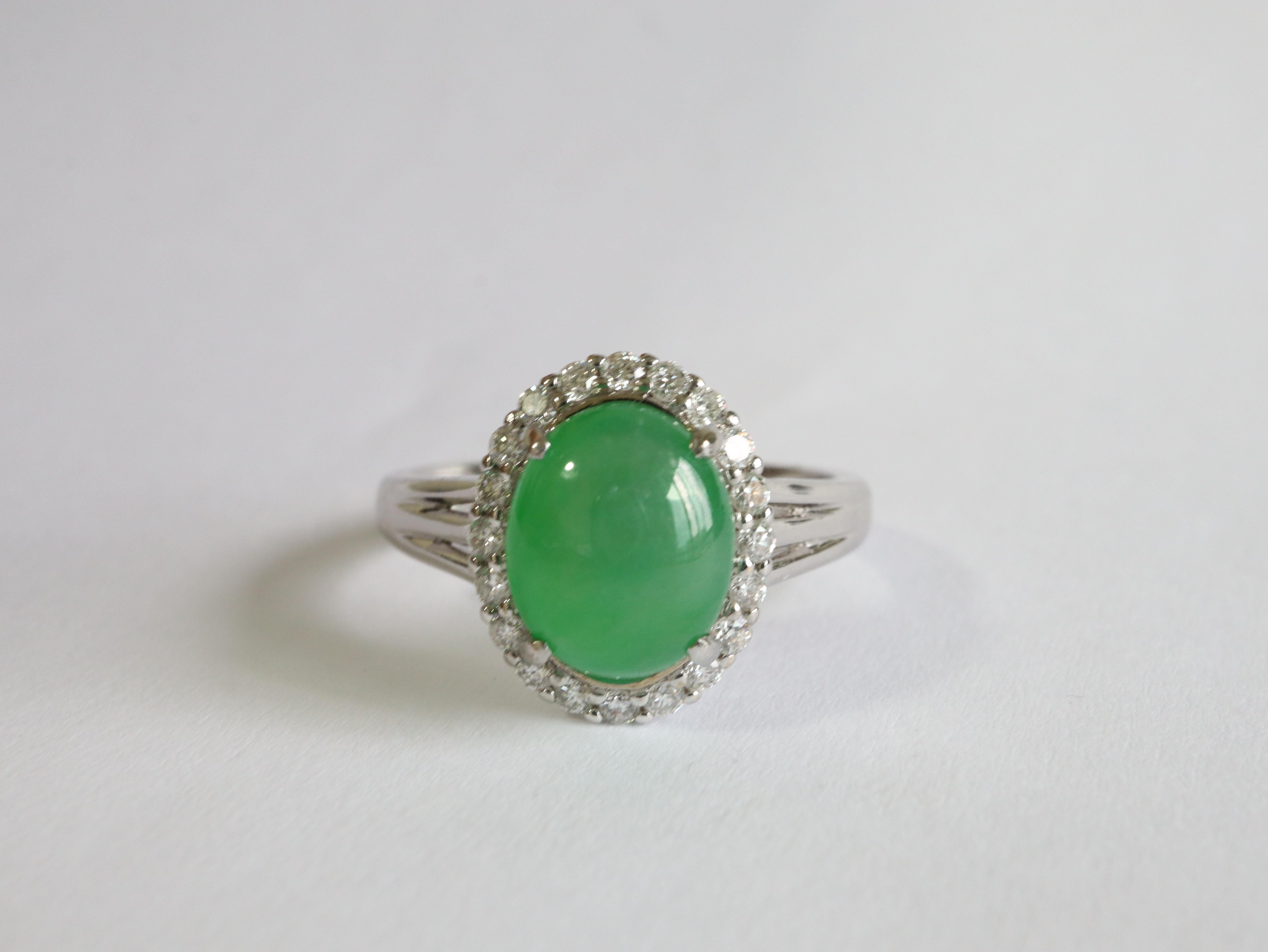 Art Deco 2.62ct Type A Jadeite Jade and Natural Diamond ring in 18k solid gold For Sale