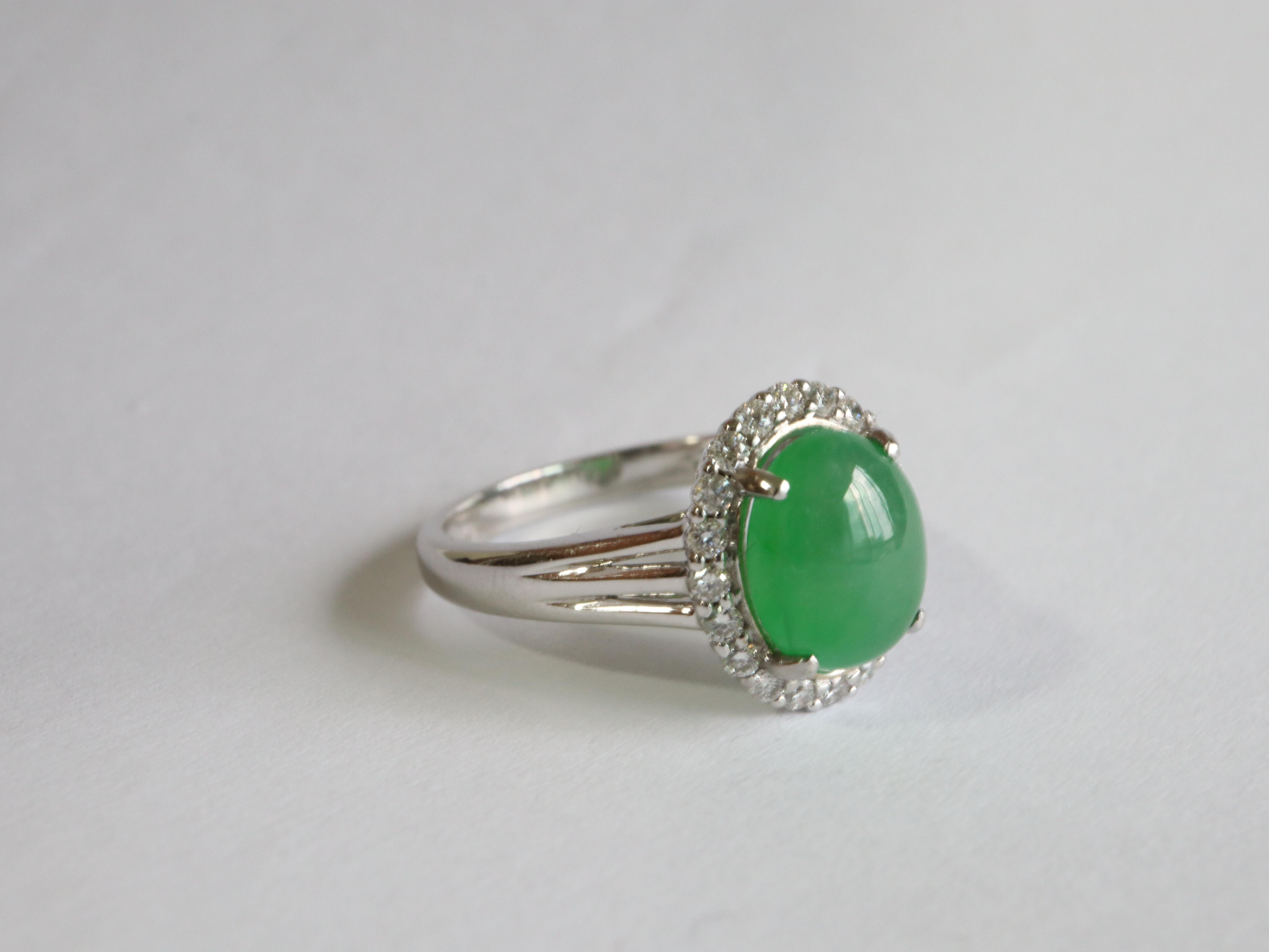 Cabochon 2.62ct Type A Jadeite Jade and Natural Diamond ring in 18k solid gold For Sale