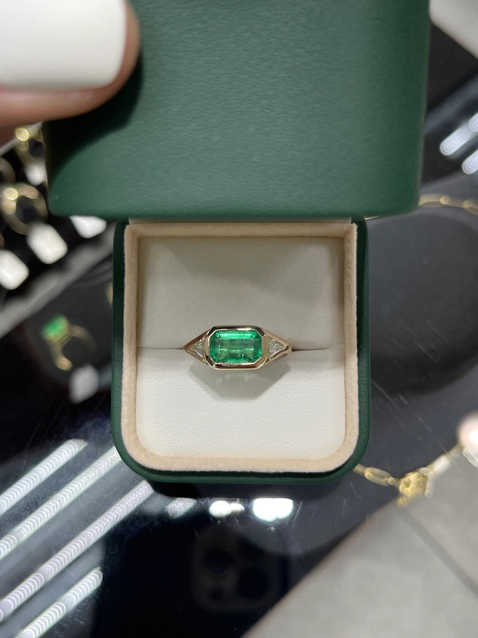 2.62tcw Three Stone Emerald & Trillion Cut Diamond East to West Ring 14K For Sale 2